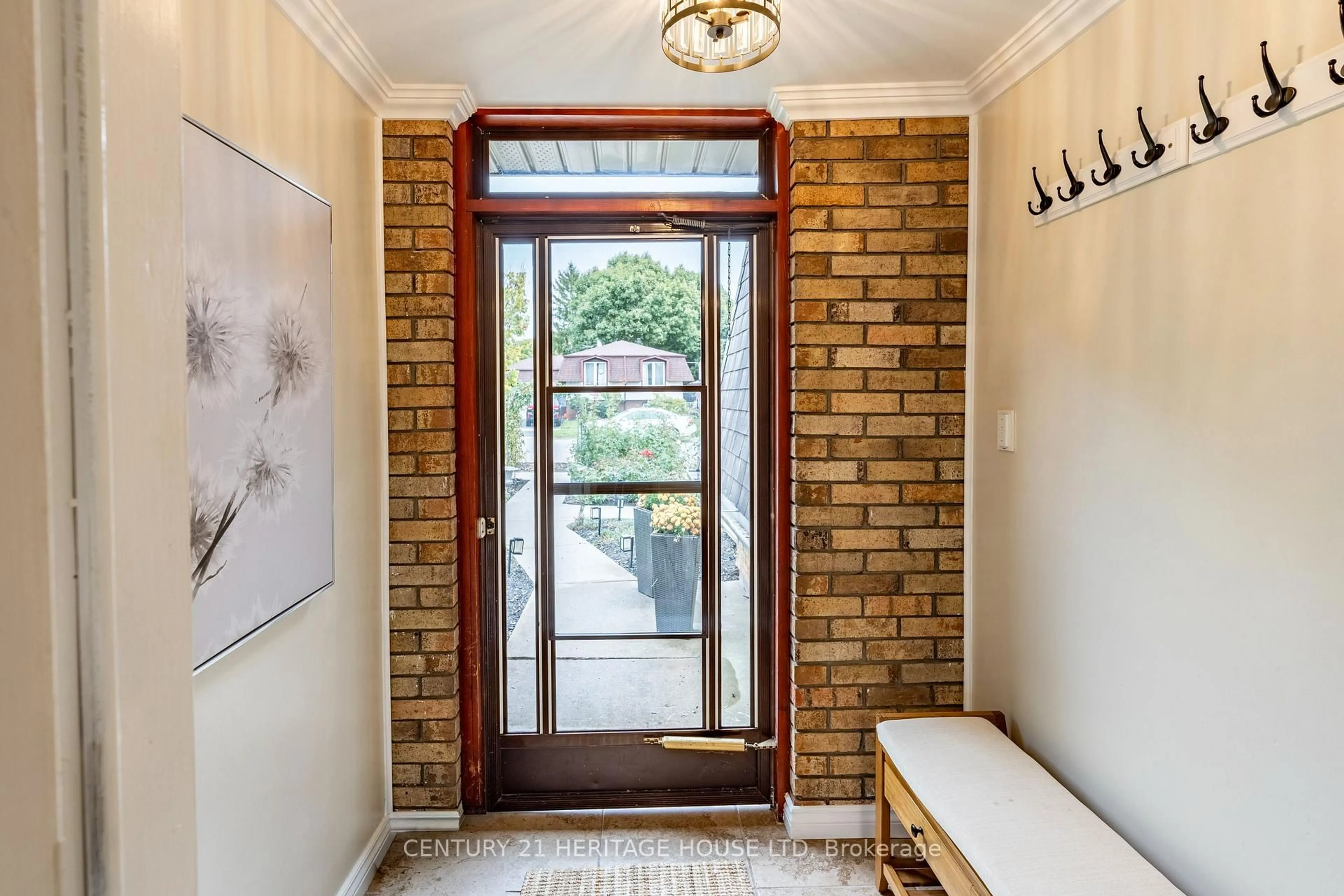 Indoor entryway for 5 Beechwood Ave, Brant Ontario N3R 6Z1