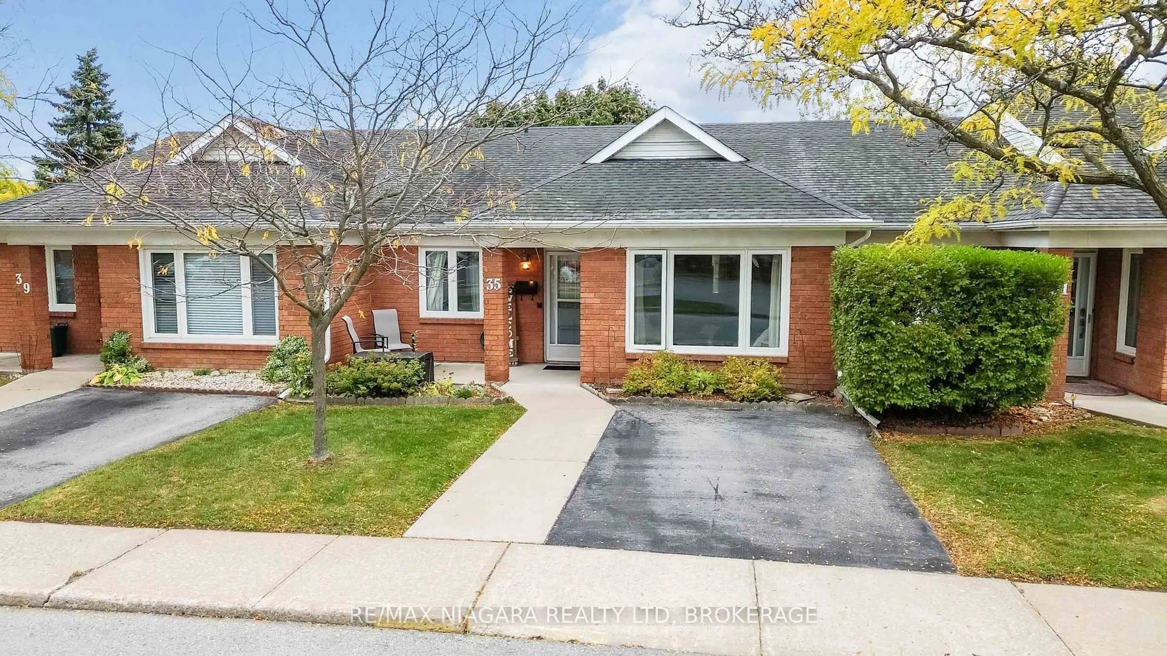 Home with brick exterior material, street for 35 NOVA Cres #7, Welland Ontario L3C 6P8