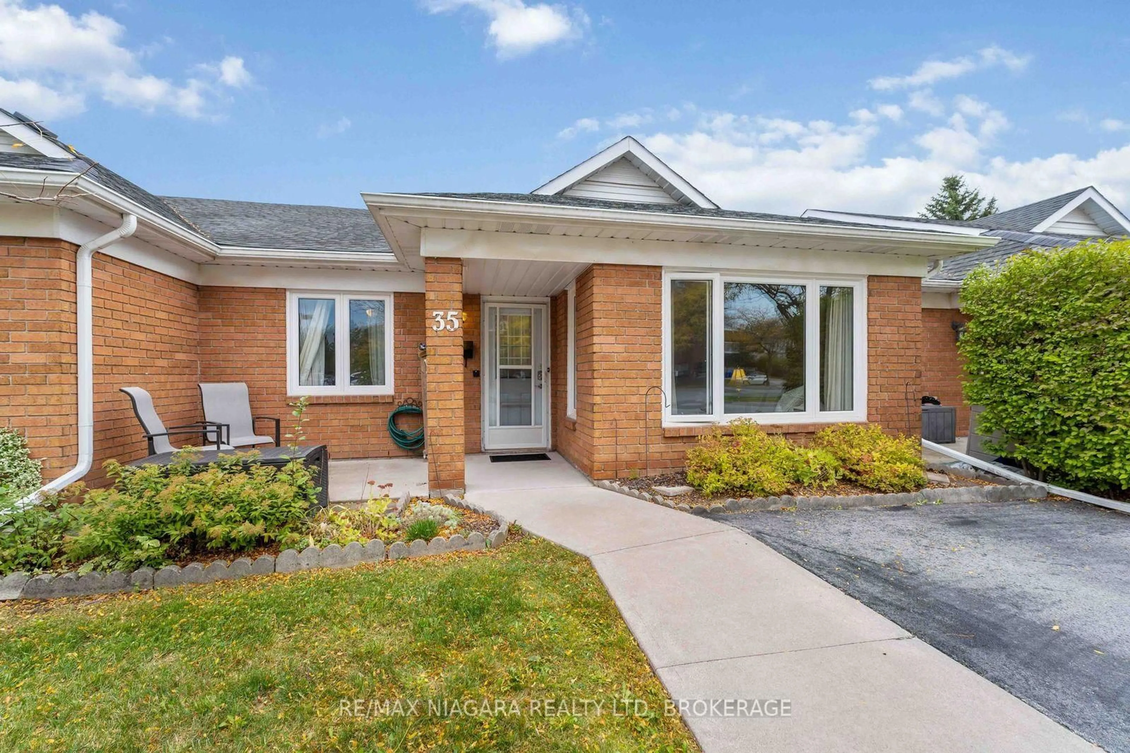 Home with brick exterior material, street for 35 NOVA Cres #7, Welland Ontario L3C 6P8