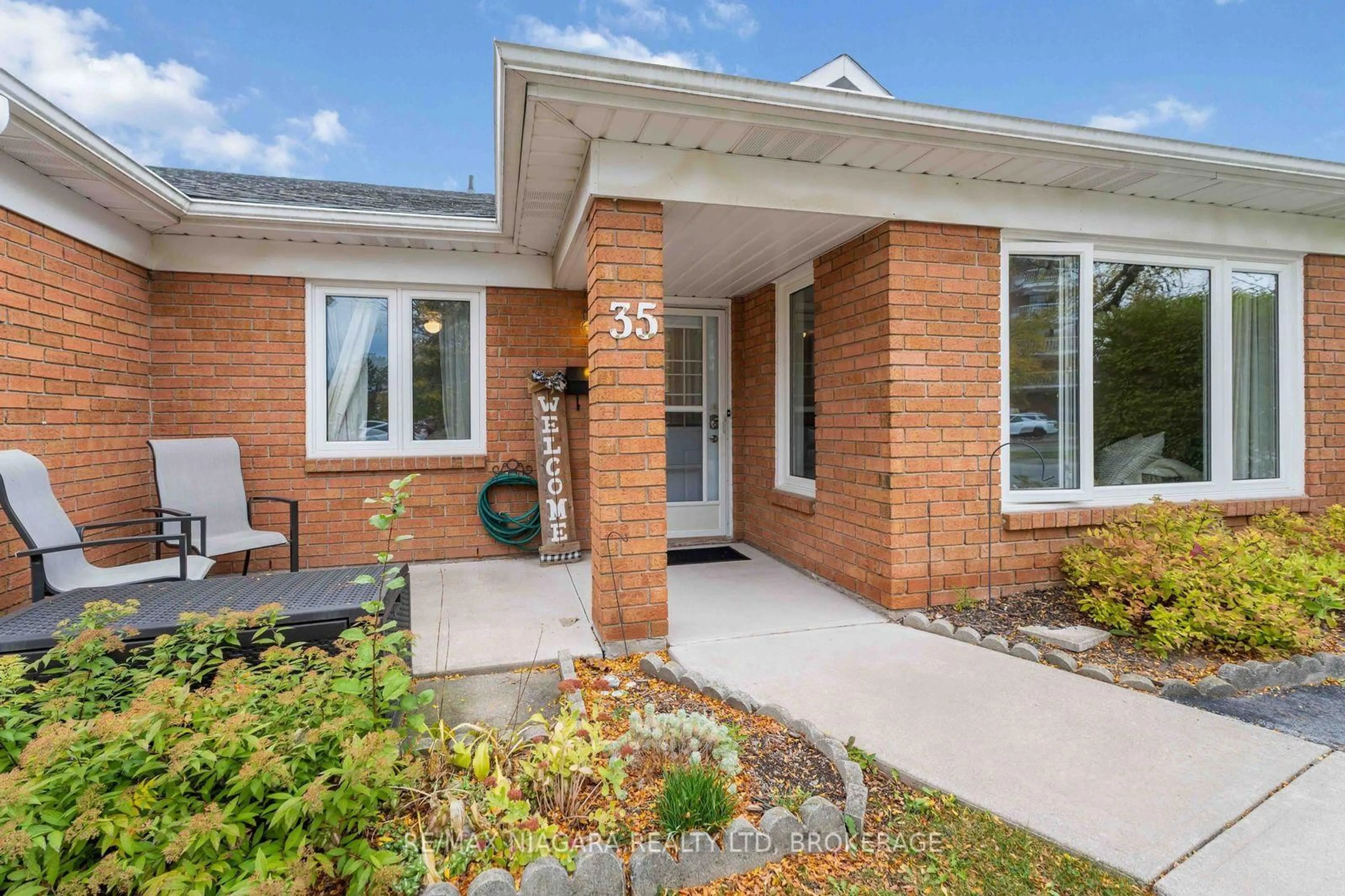 Home with brick exterior material, street for 35 NOVA Cres #7, Welland Ontario L3C 6P8