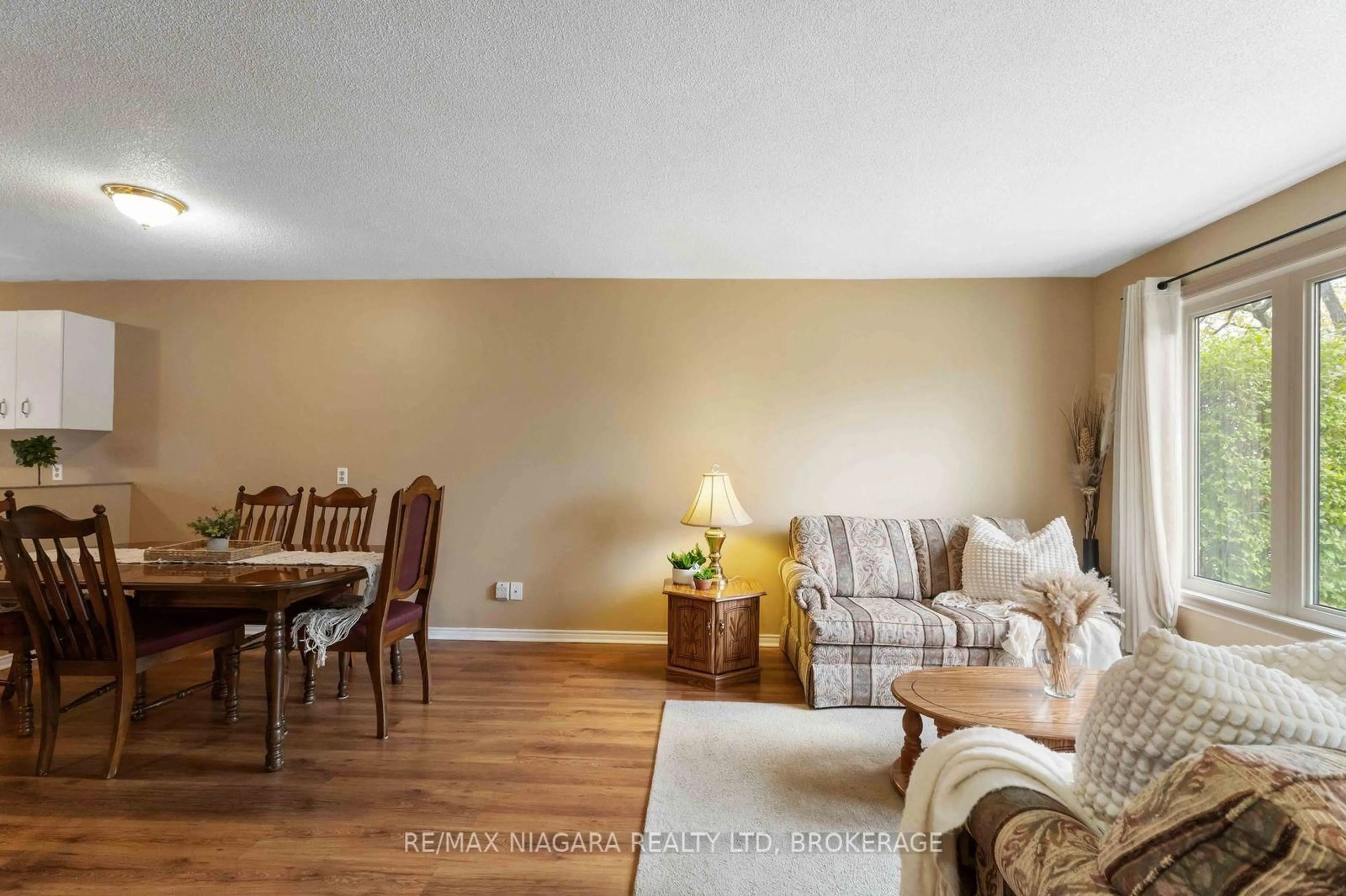 Living room with furniture, wood/laminate floor for 35 NOVA Cres #7, Welland Ontario L3C 6P8