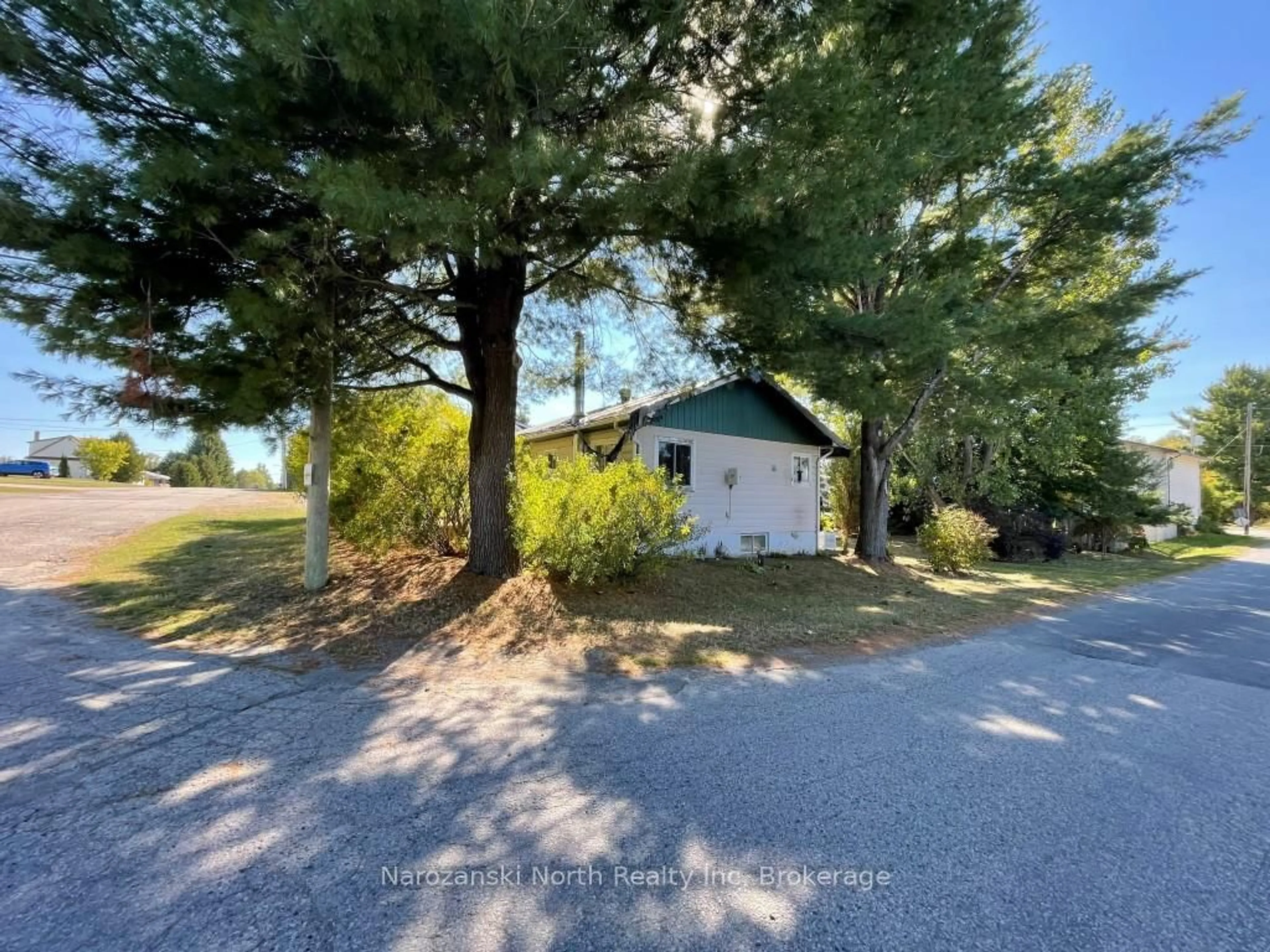 A pic from outside/outdoor area/front of a property/back of a property/a pic from drone, unknown for 6 Champlain St, French River Ontario P0M 2N0