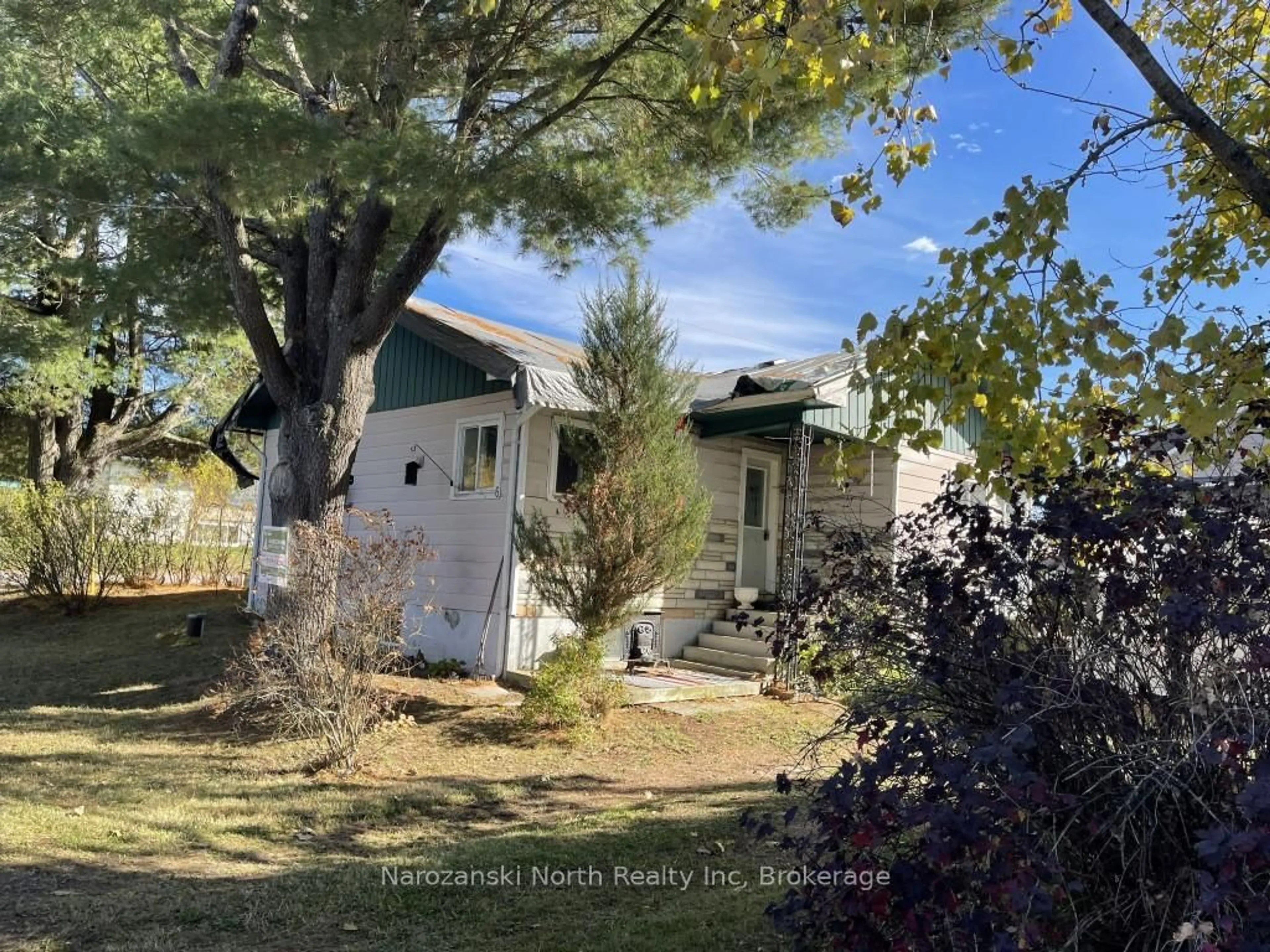 A pic from outside/outdoor area/front of a property/back of a property/a pic from drone, street for 6 Champlain St, French River Ontario P0M 2N0