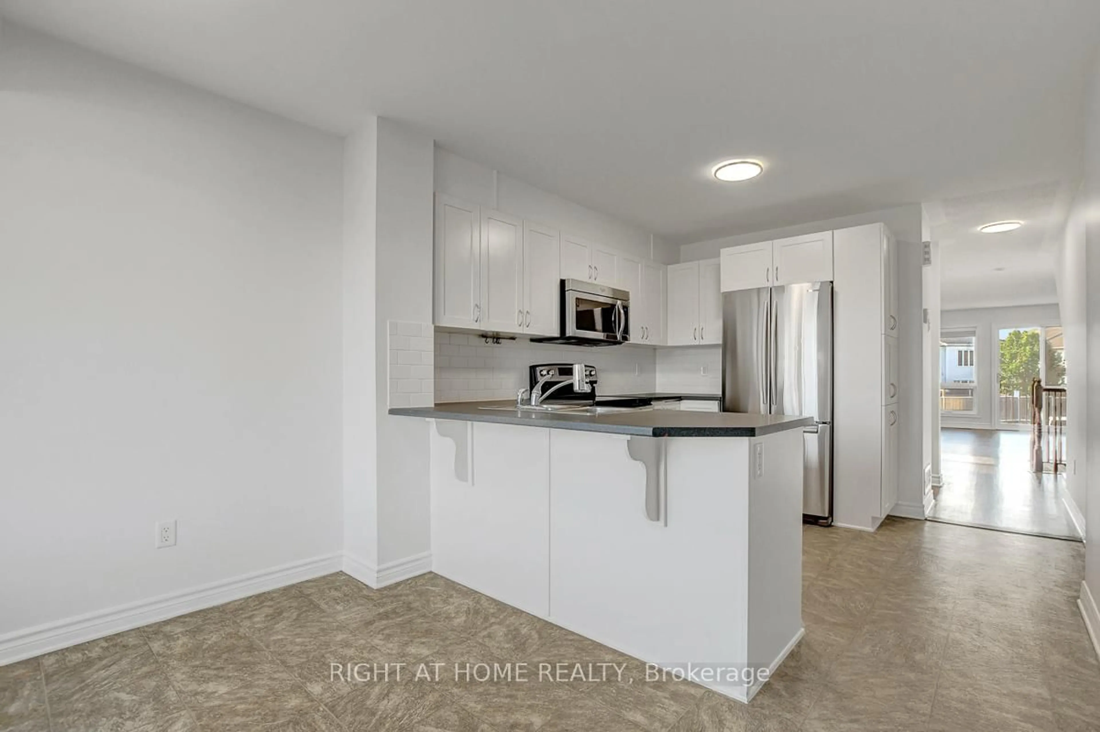 Standard kitchen, unknown for 739 Lakeridge Dr, Ottawa Ontario K4A 0N5