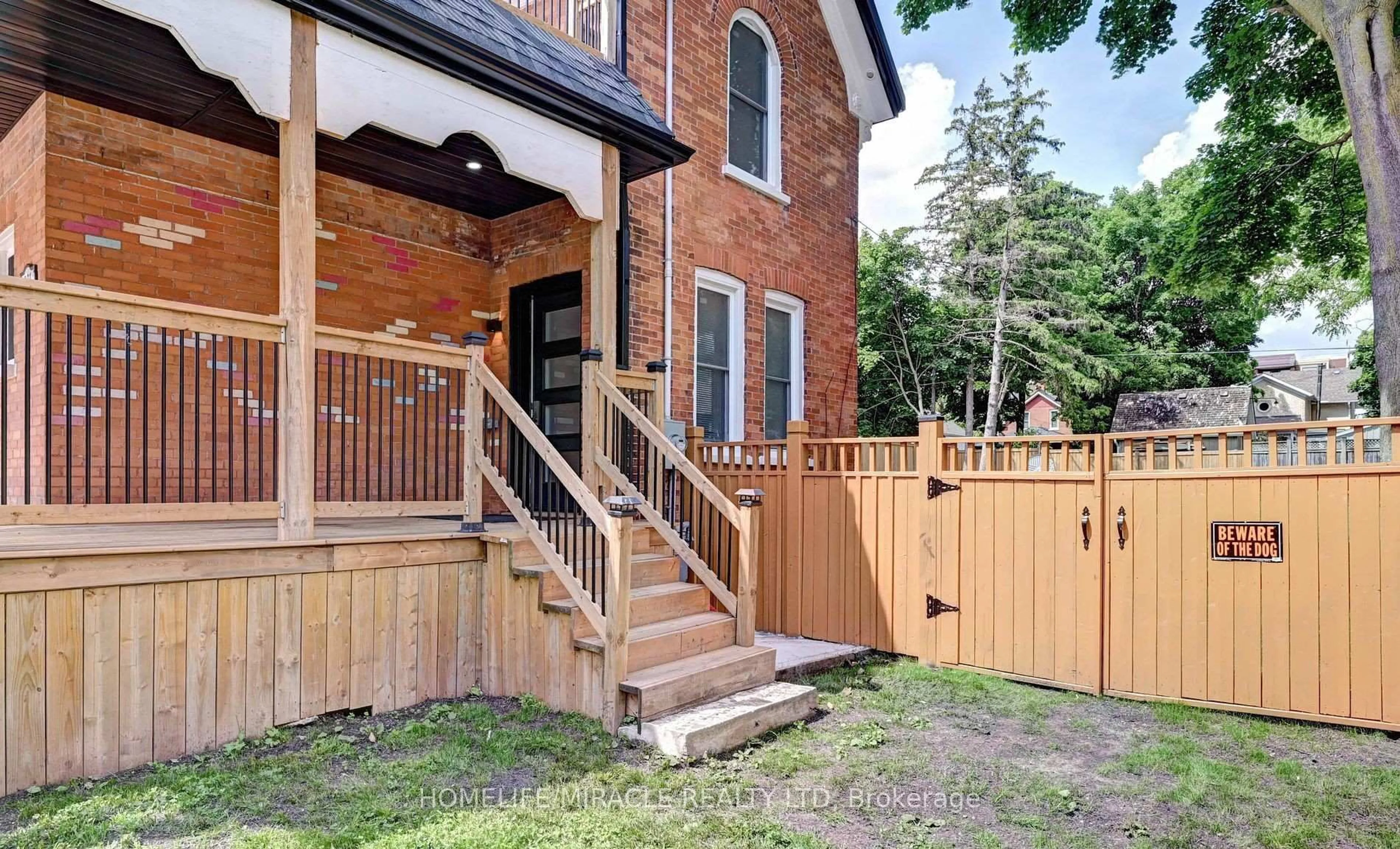Patio, street for 831 Hamilton St, Cambridge Ontario N3H 3E7