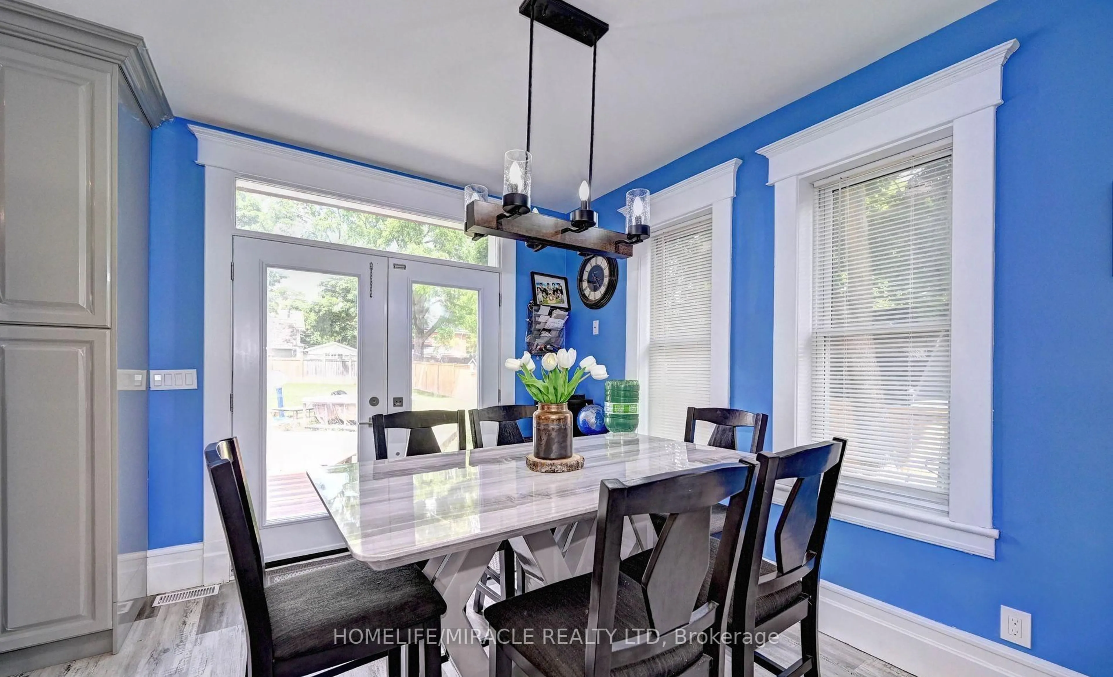 Dining room, ceramic/tile floor for 831 Hamilton St, Cambridge Ontario N3H 3E7