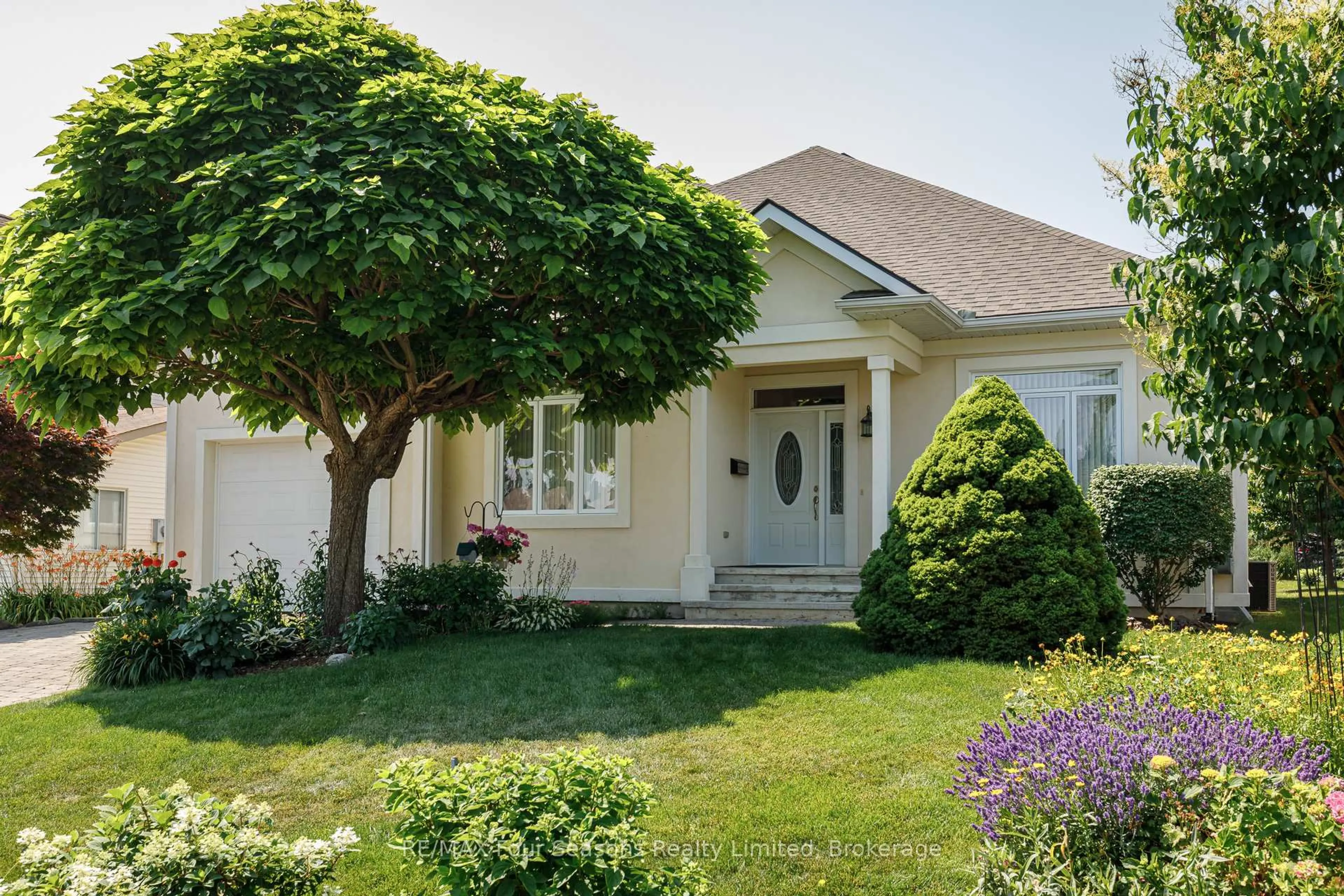 Home with vinyl exterior material, street for 150 Brooker Blvd, Blue Mountains Ontario L9Y 0M2