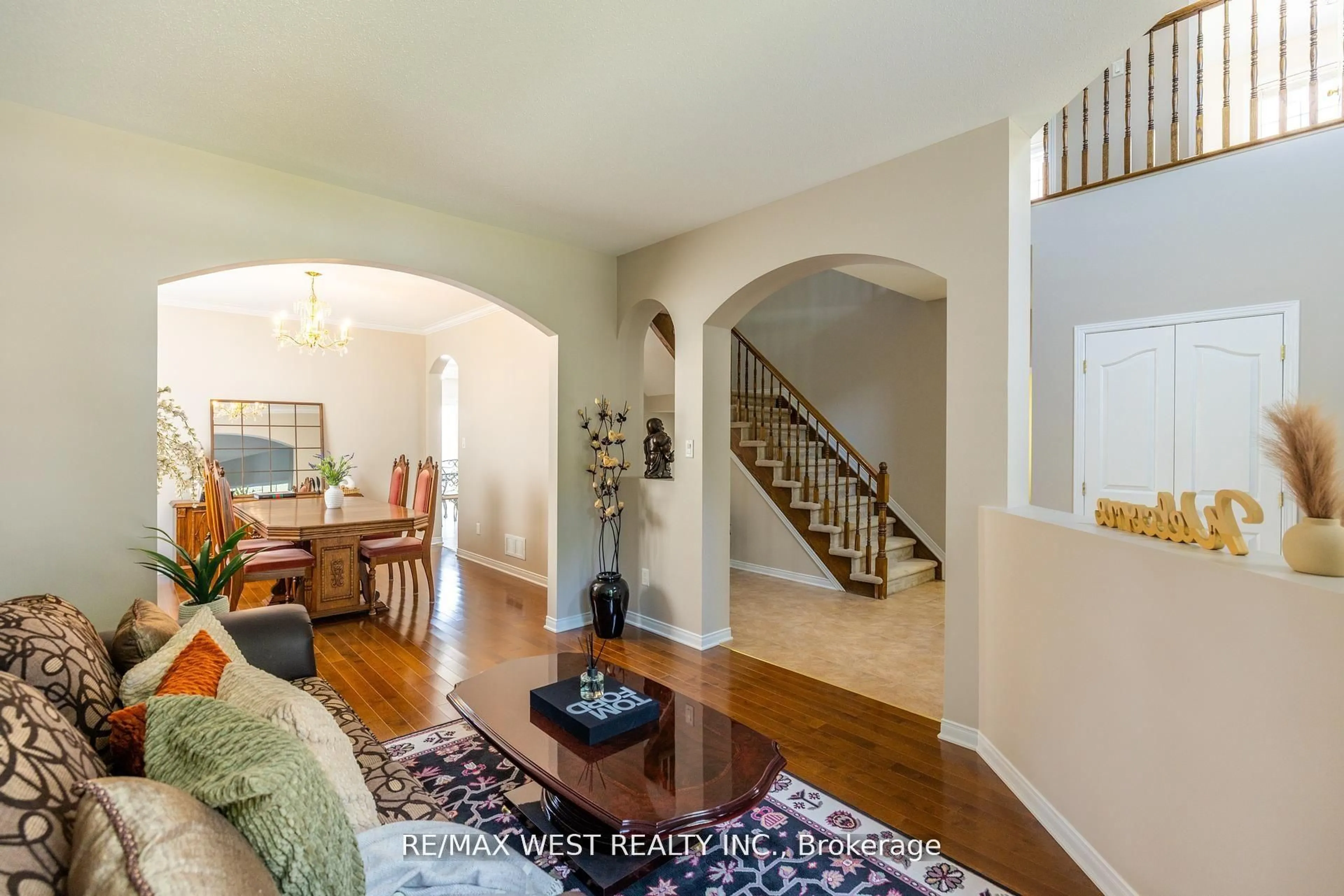 Unknown for 214 Castlegarth Cres, Ottawa Ontario K2J 5N6