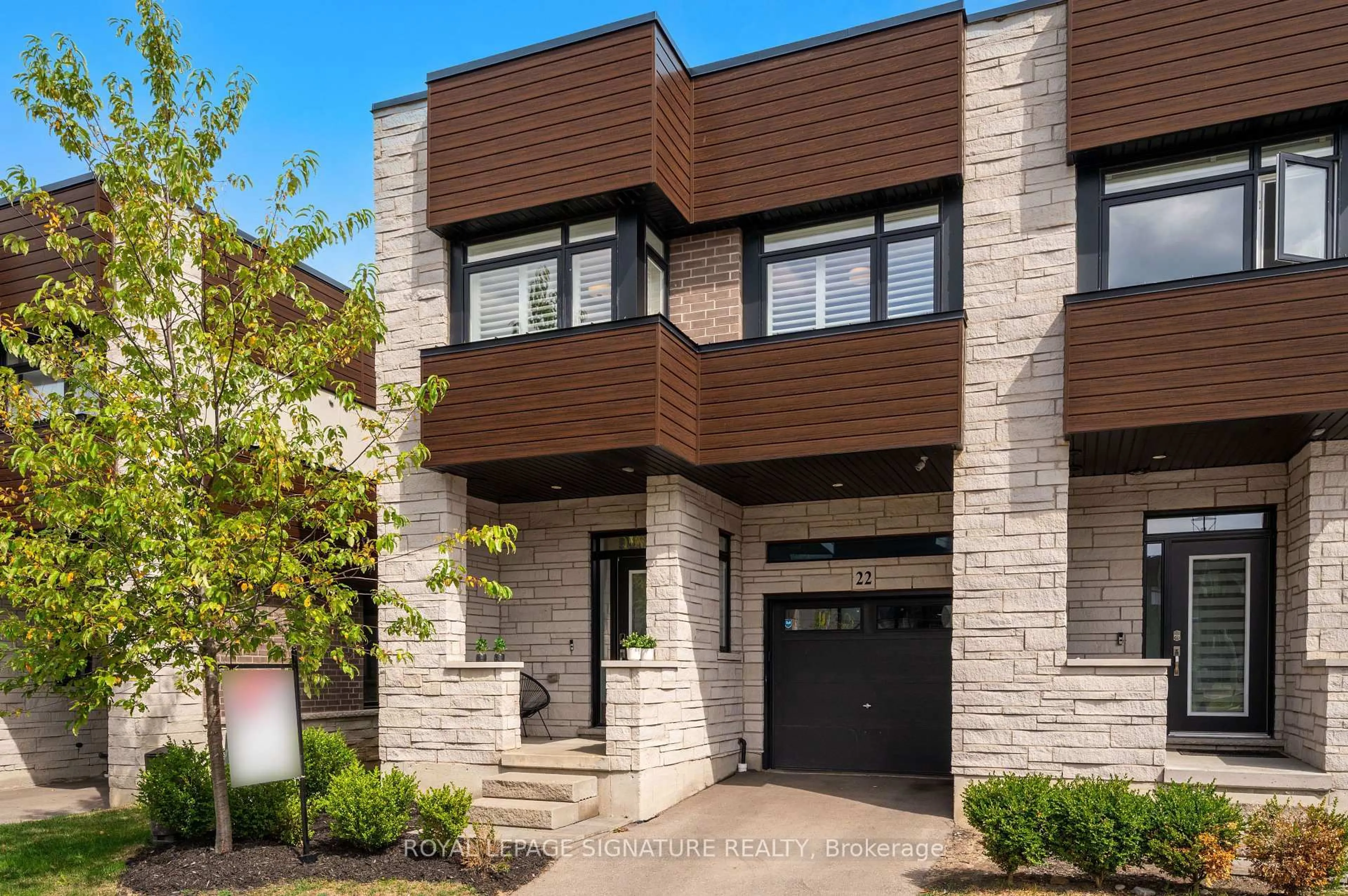 Home with brick exterior material, street for 35 Midhurst Hts #22, Hamilton Ontario L8J 0K9