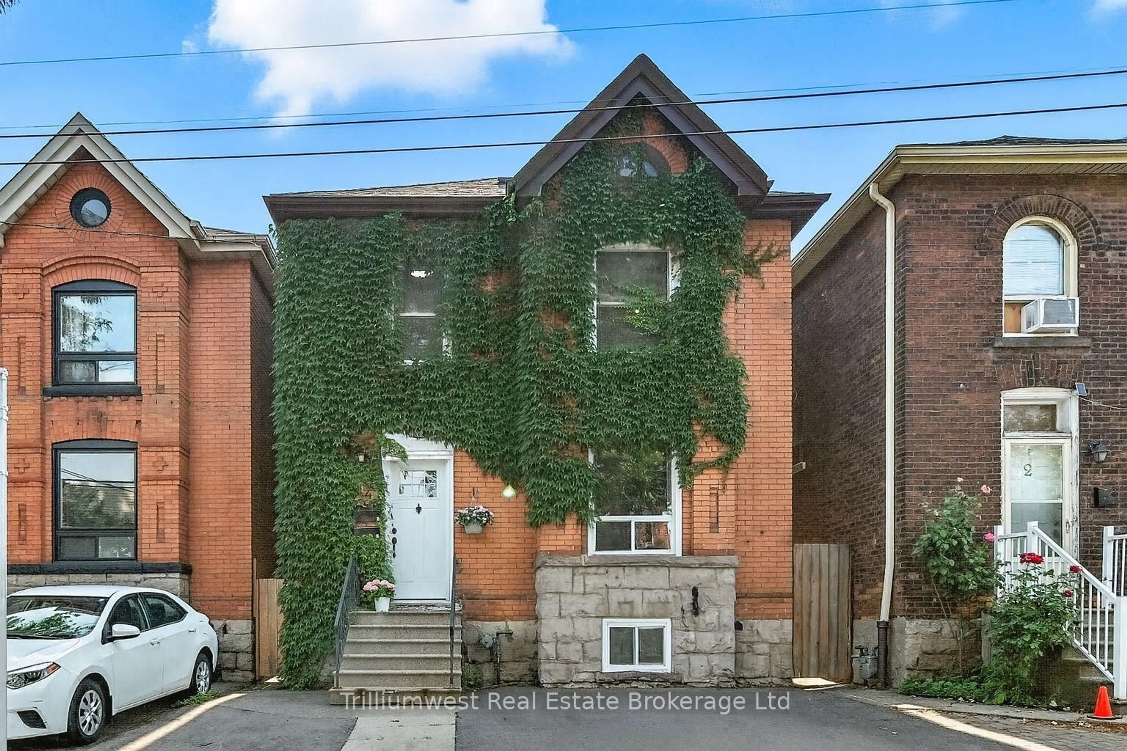 Home with brick exterior material, street for 4 Madison Ave, Hamilton Ontario L8L 5Y3