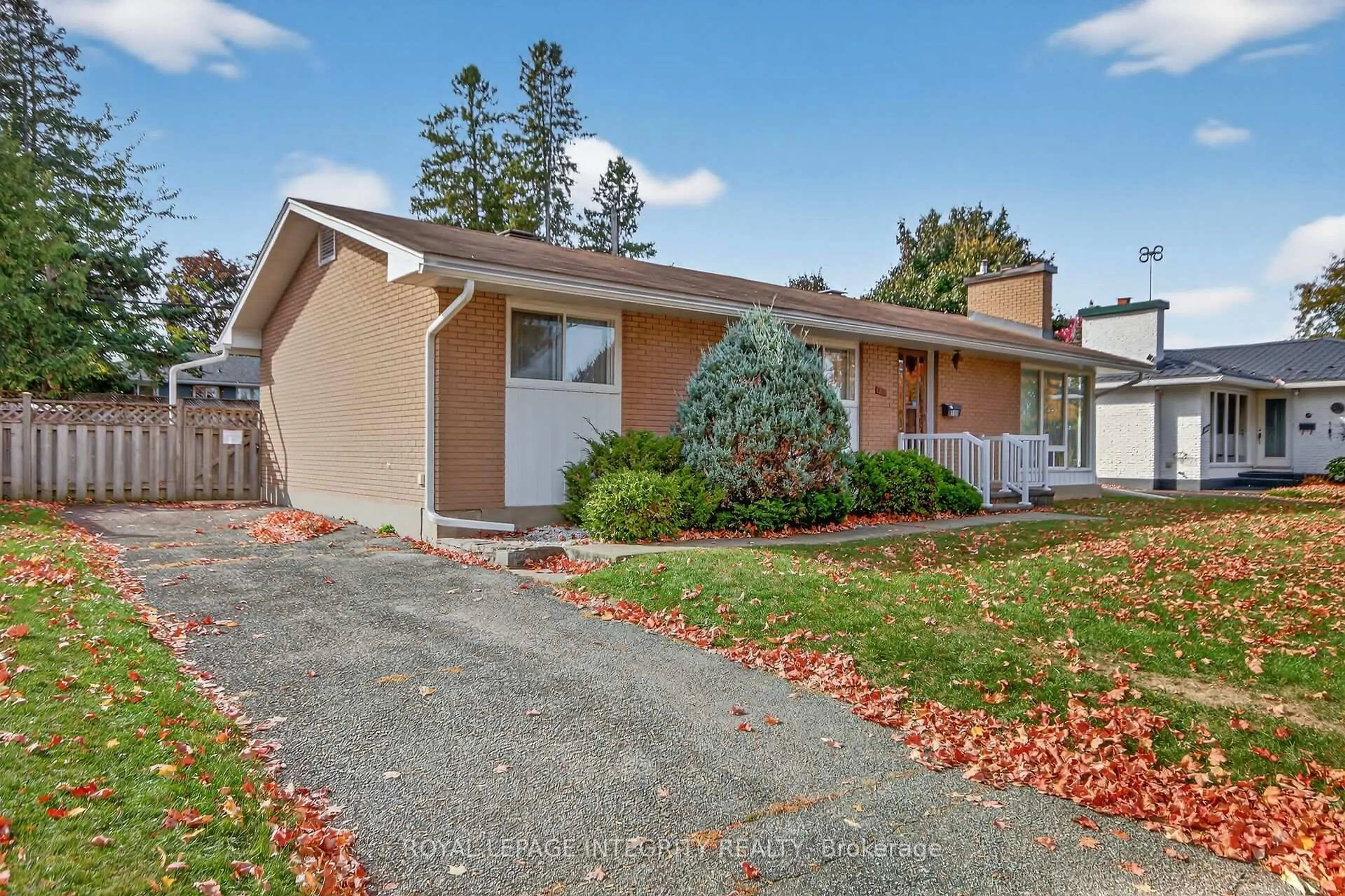 Home with vinyl exterior material, street for 2106 Dunelm St, Ottawa Ontario K1G 2S3