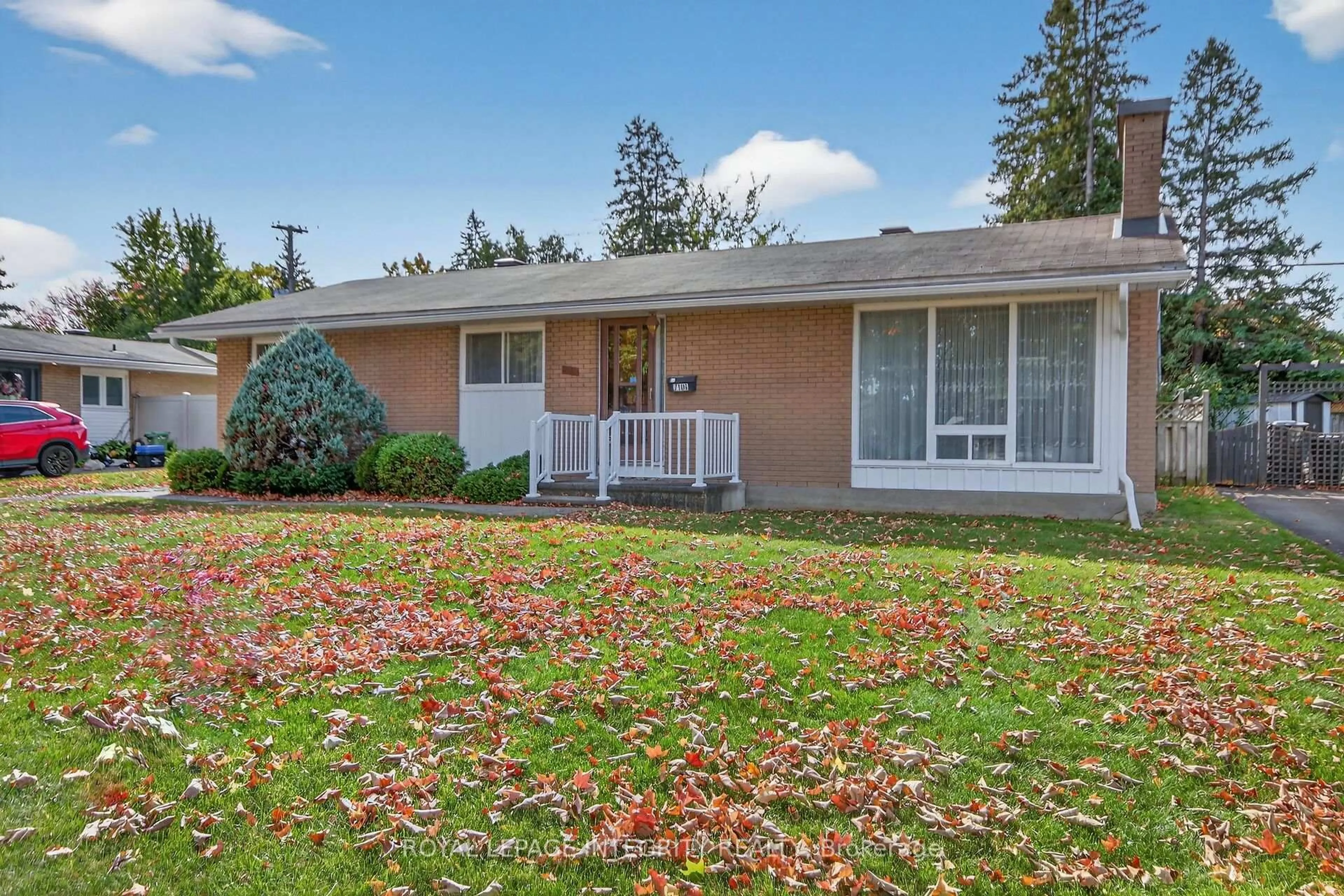 Home with vinyl exterior material, street for 2106 Dunelm St, Ottawa Ontario K1G 2S3