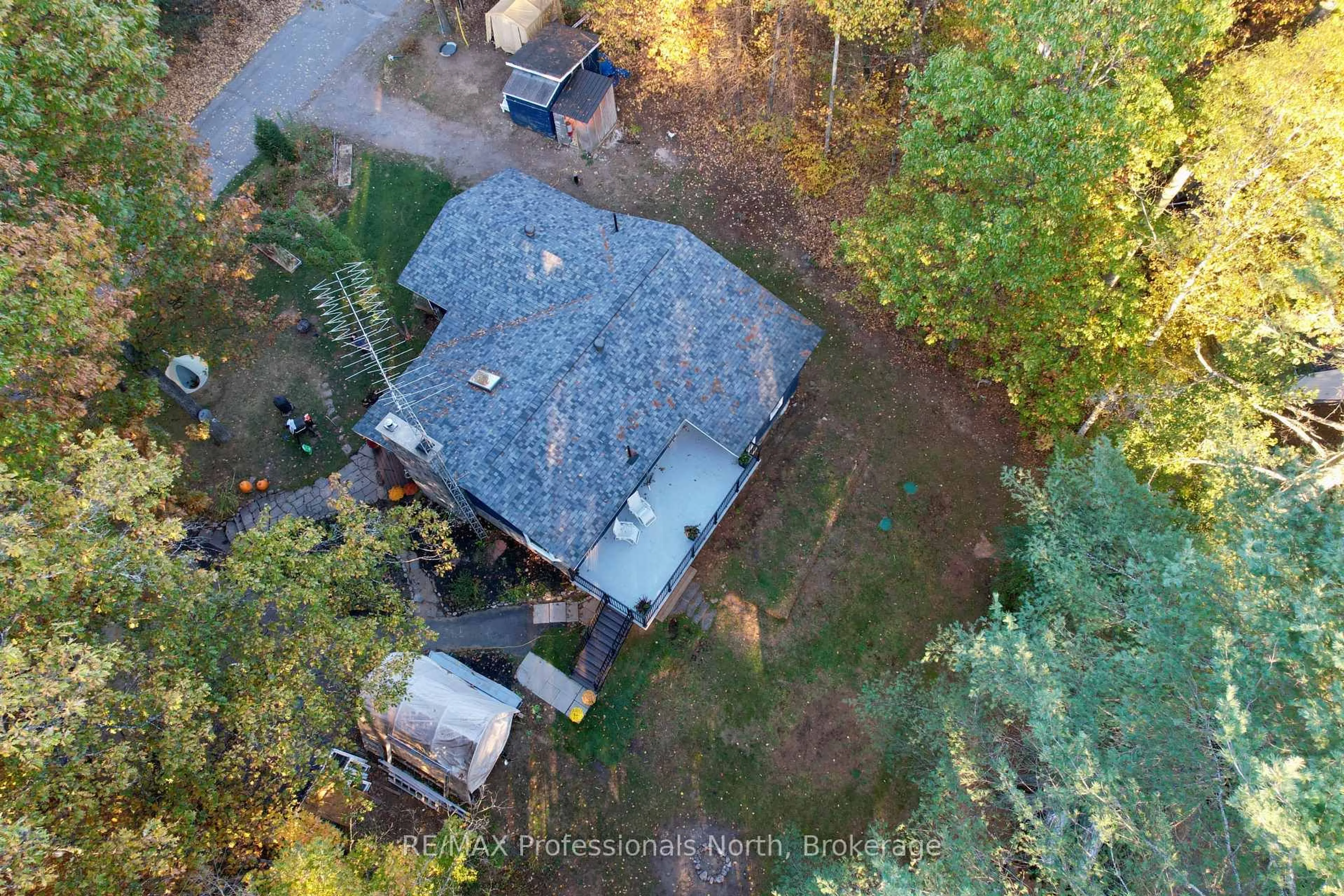 A pic from outside/outdoor area/front of a property/back of a property/a pic from drone, unknown for 31 Falls View Rd, Huntsville Ontario P0B 1L0