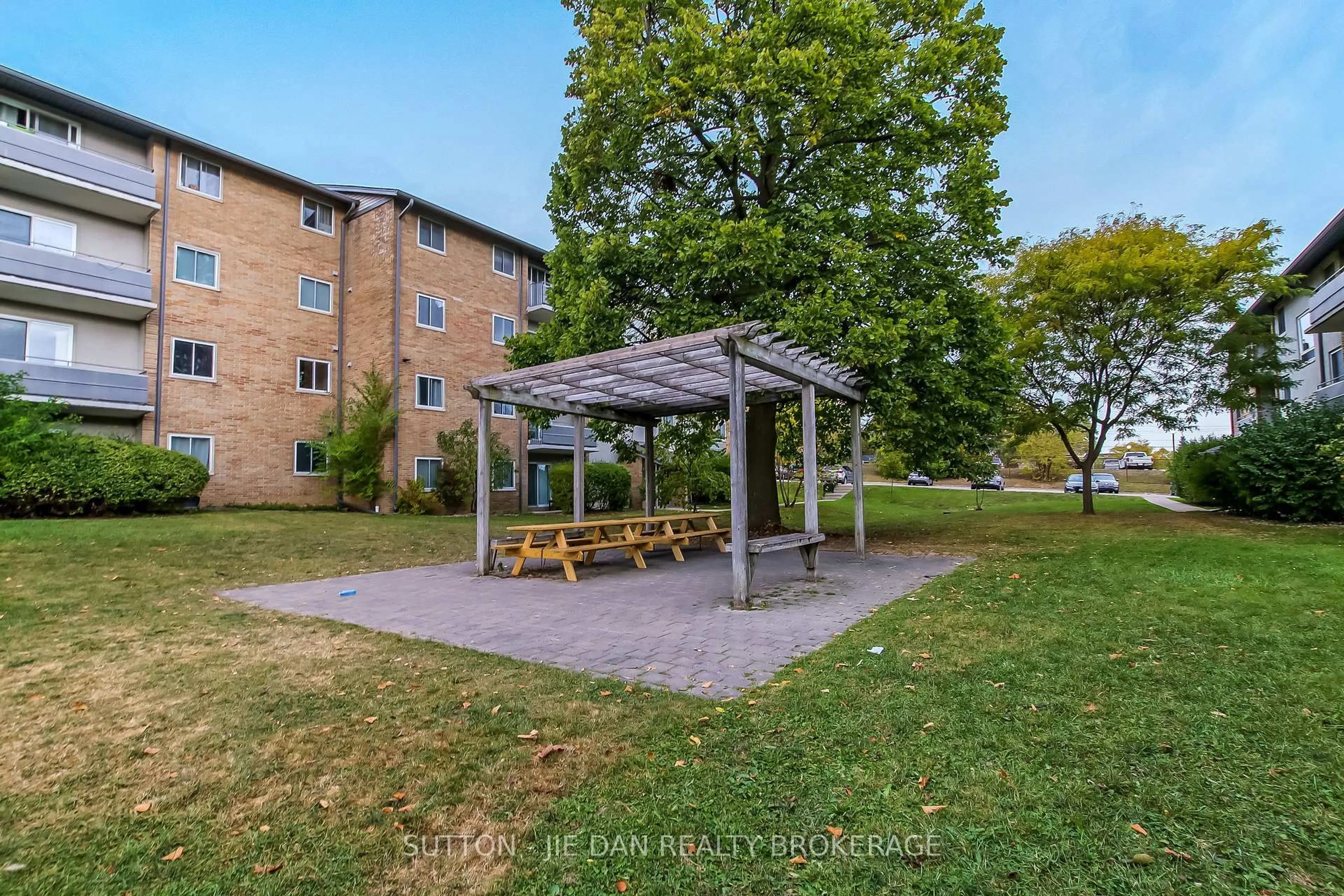 Patio, unknown for 635 WONDERLAND Rd #11, London South Ontario N6K 1M1