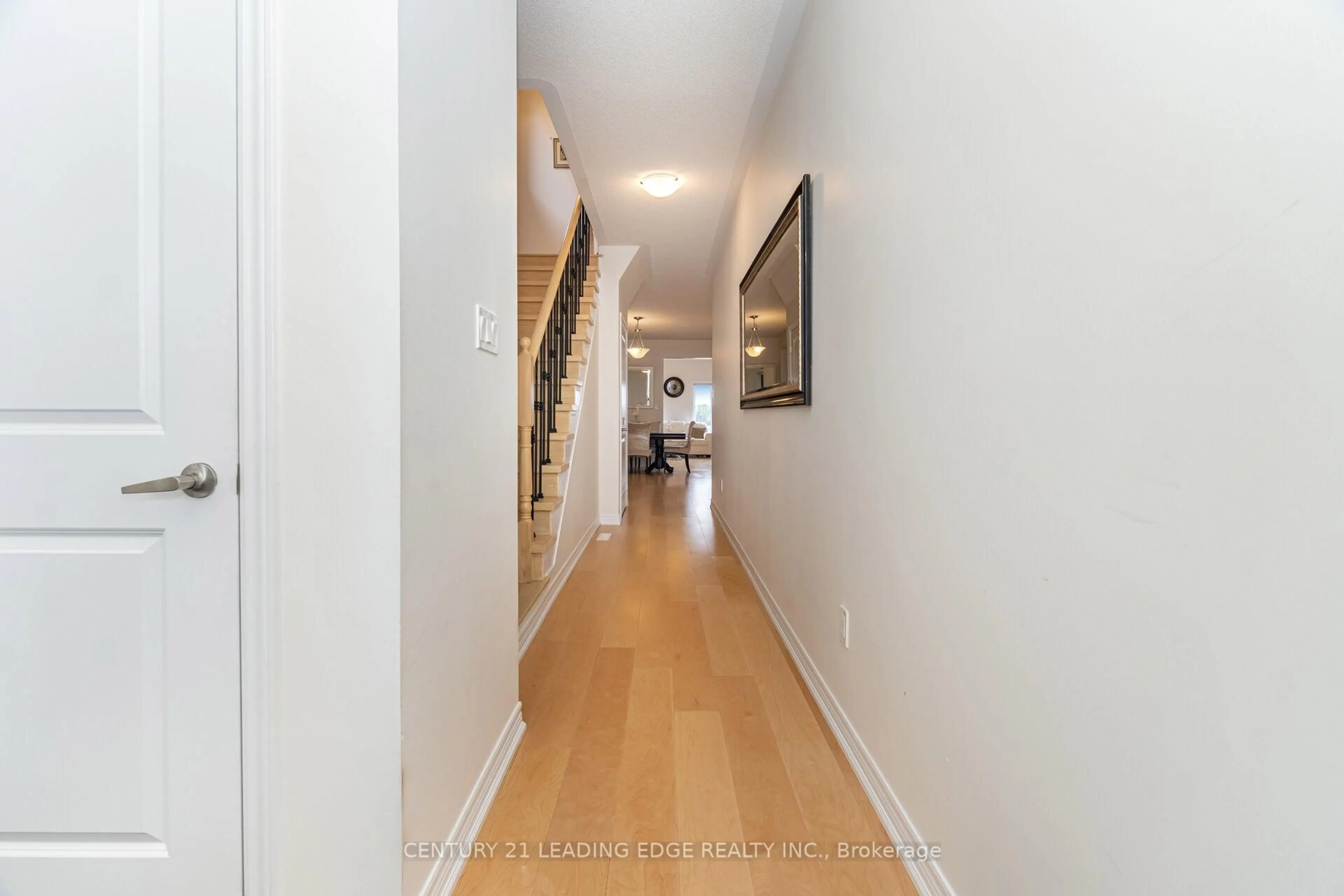 Indoor foyer for 301 Ridley Cres, Southgate Ontario N0C 1B0