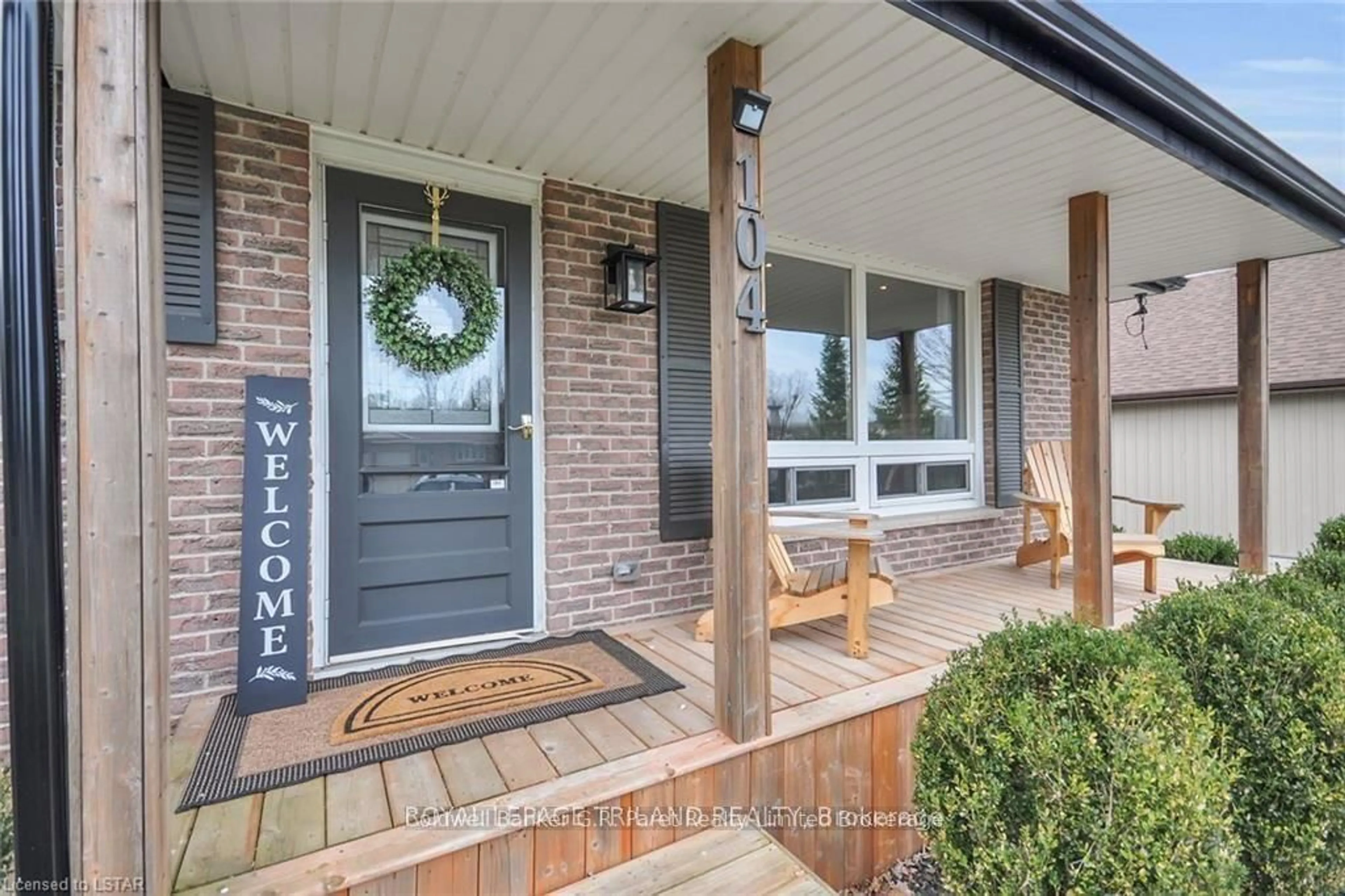 Indoor entryway for 104 Simcoe Cres, Middlesex Centre Ontario N0L 1R0