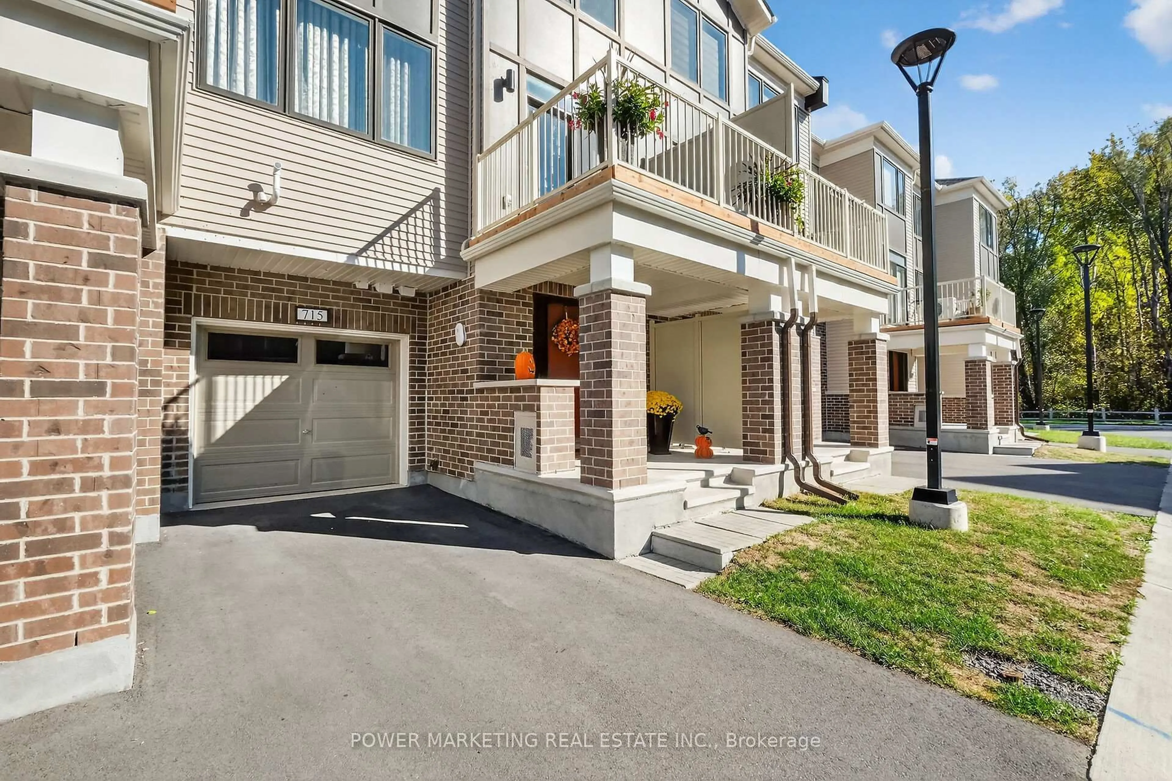 Unknown for 715 HYDRUS Private, Ottawa Ontario K2J 7B2