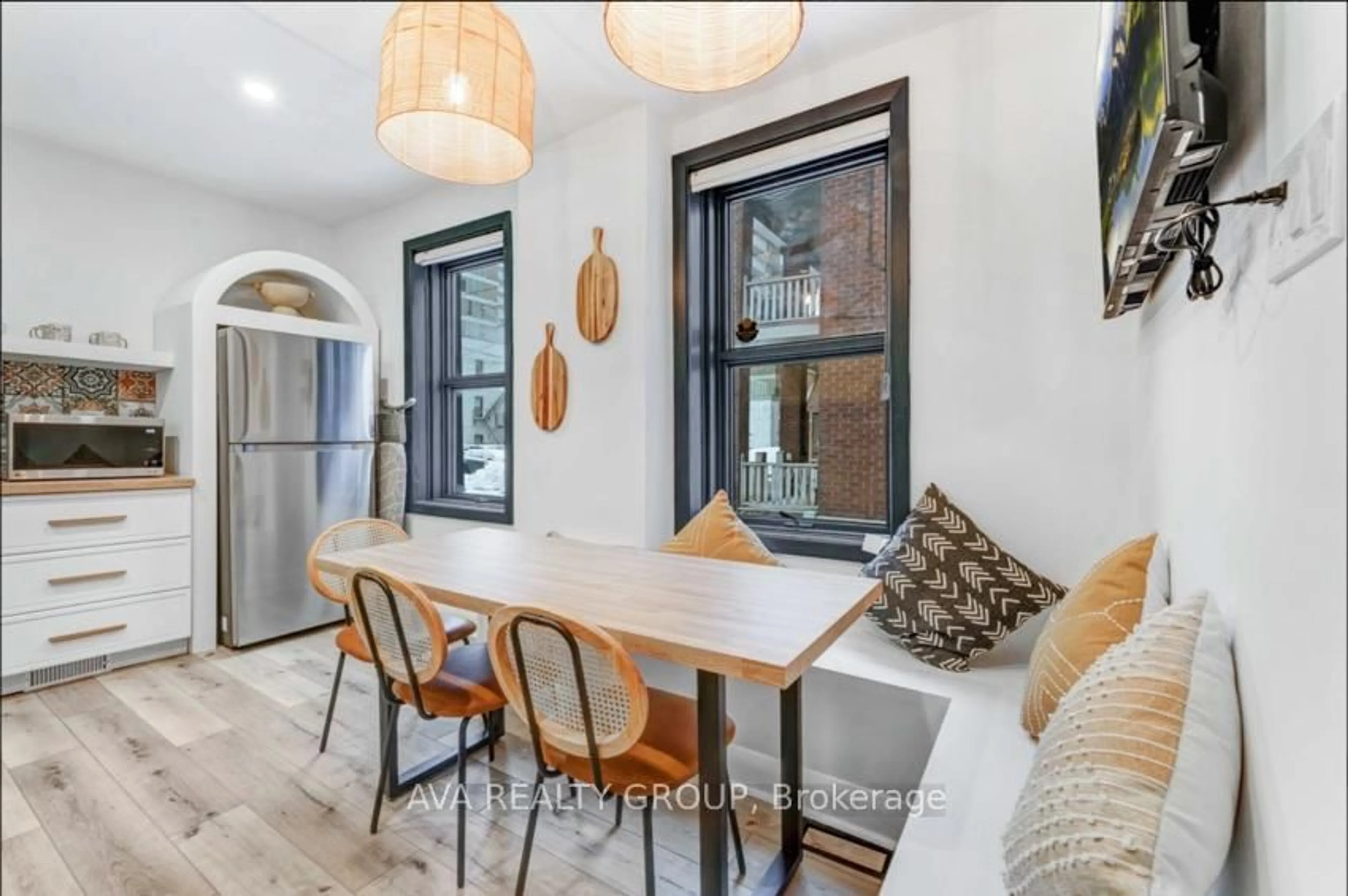 Open concept kitchen, unknown for 237 Nepean St, Ottawa Ontario K2P 0B7