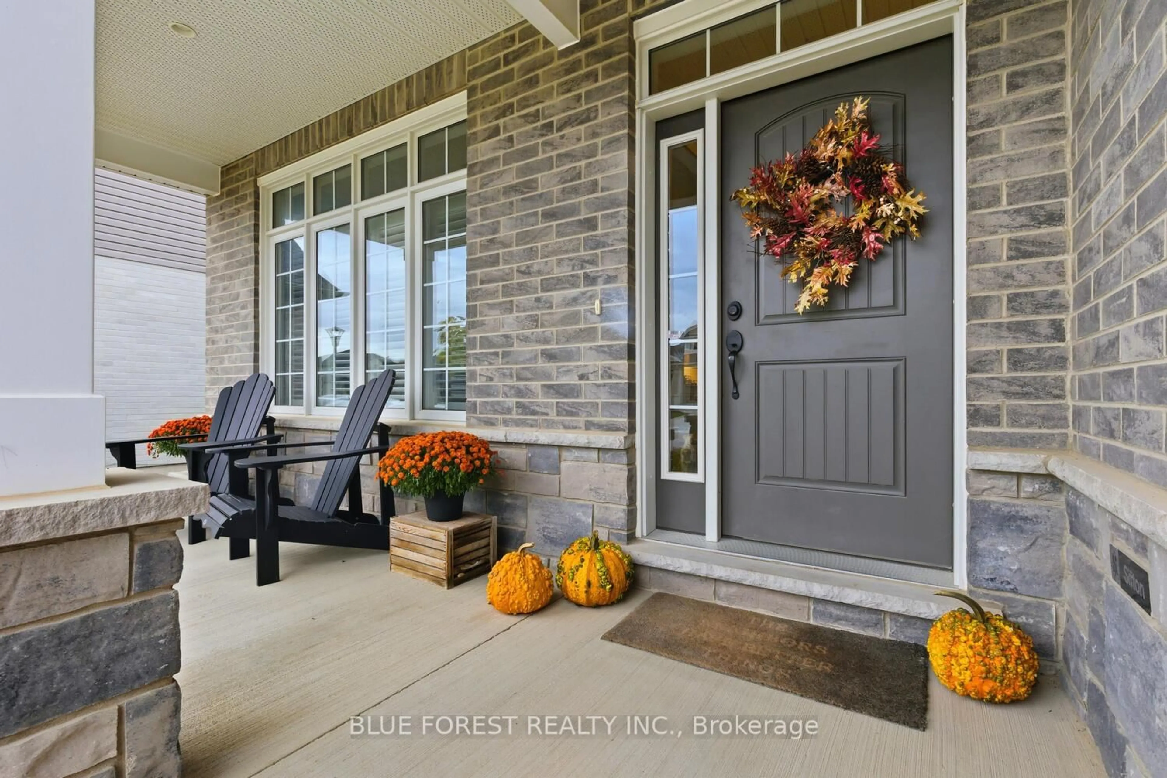 Indoor entryway for 12 Violet Crt, Middlesex Centre Ontario N0M 2A0