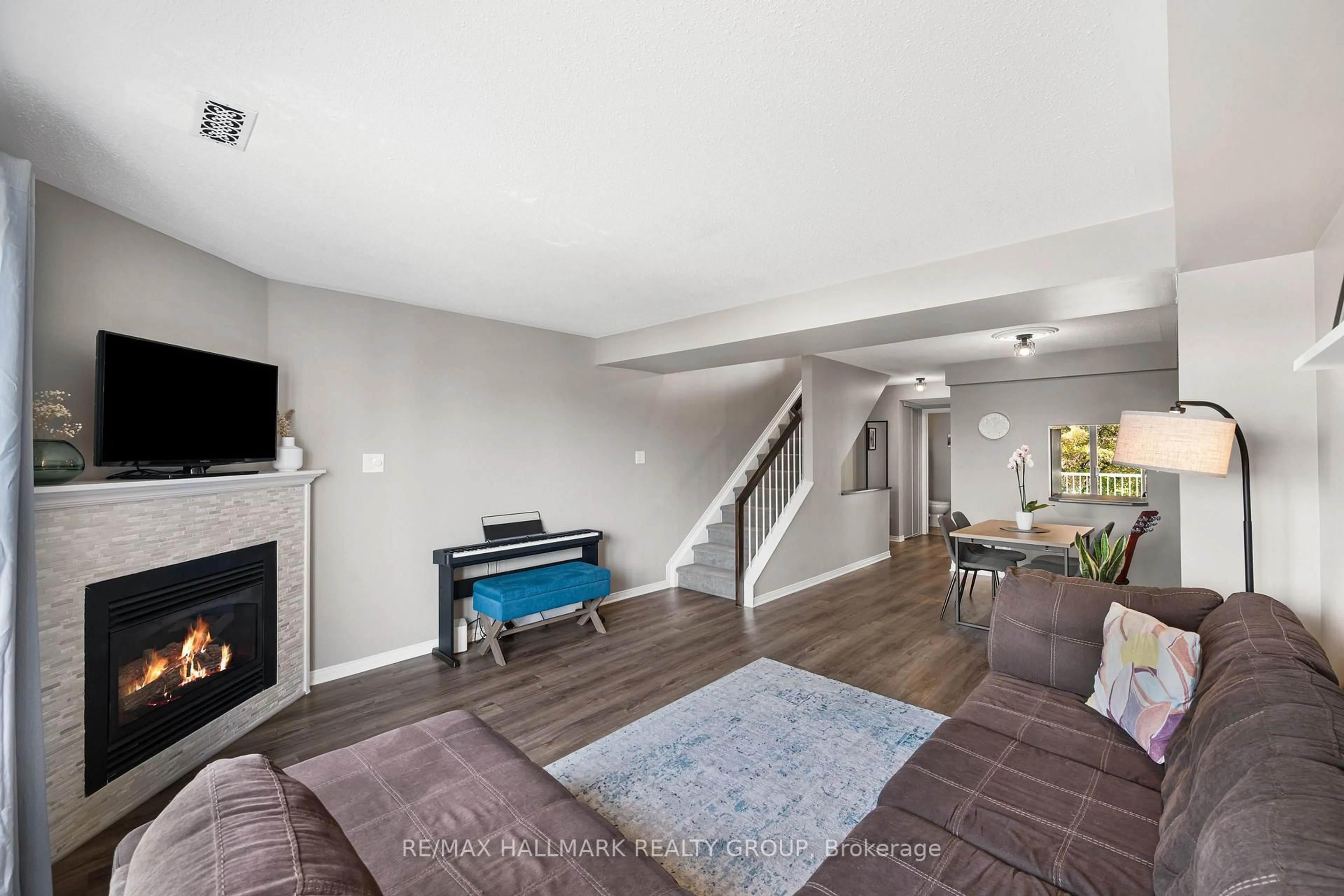 Unknown for 1133 Gablefield Private, Ottawa Ontario K1J 1E4