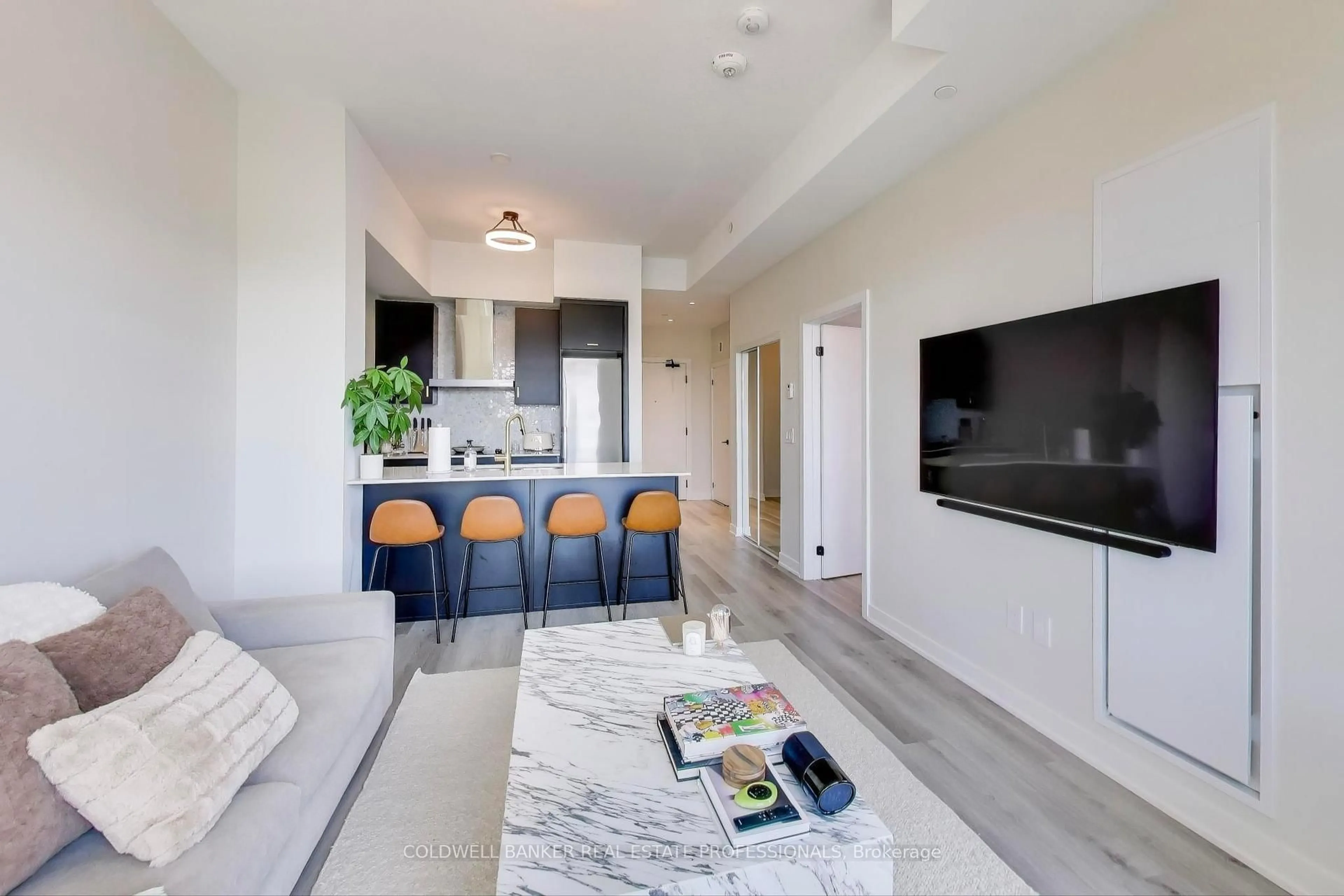 Open concept kitchen, ceramic/tile floor for 600 North Service Rd #602, Hamilton Ontario L8E 0L2