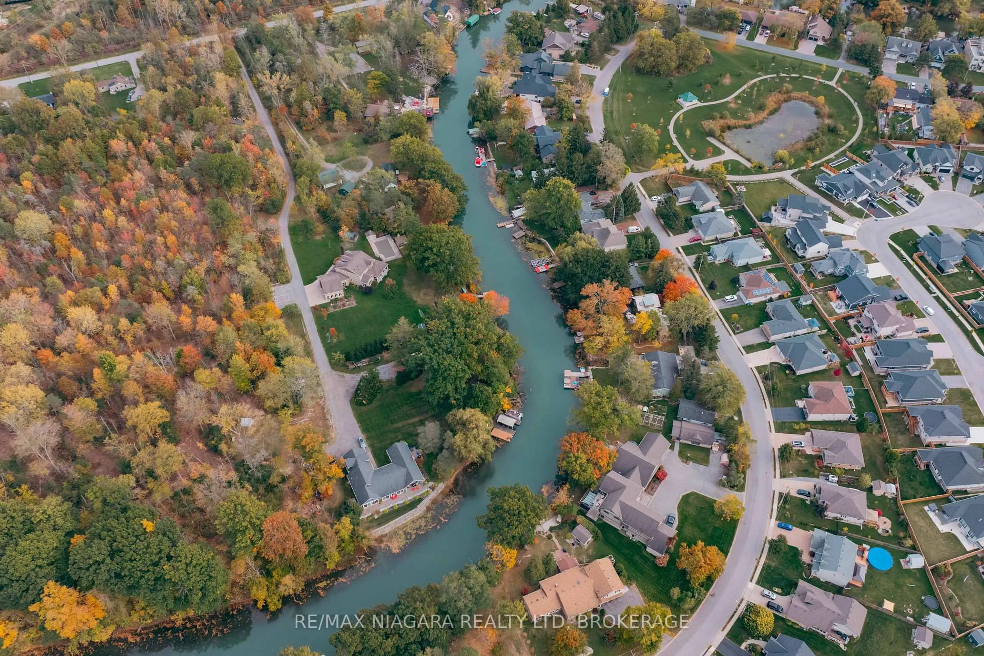 A pic from outside/outdoor area/front of a property/back of a property/a pic from drone, water/lake/river/ocean view for 2864 Arrowsmith Crt, Fort Erie Ontario L0S 1S0