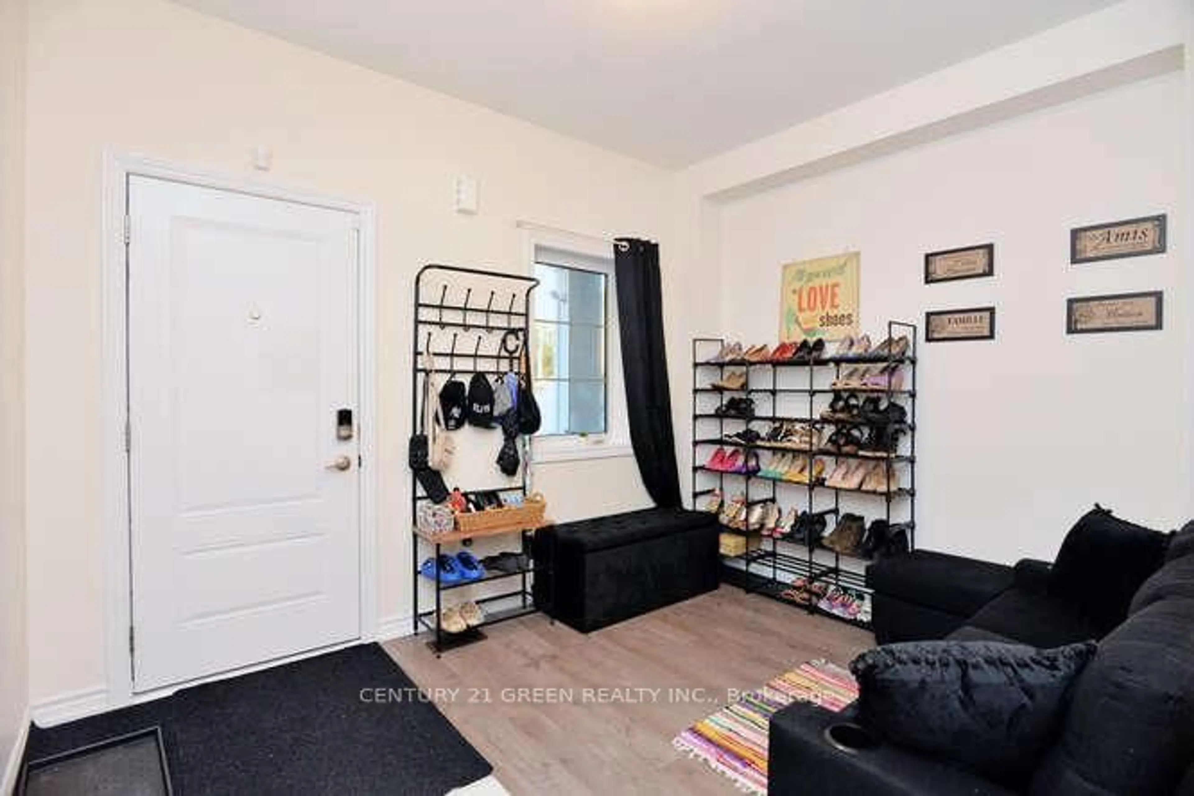 Indoor entryway for 150 Winters Way, Shelburne Ontario L9V 3Y1
