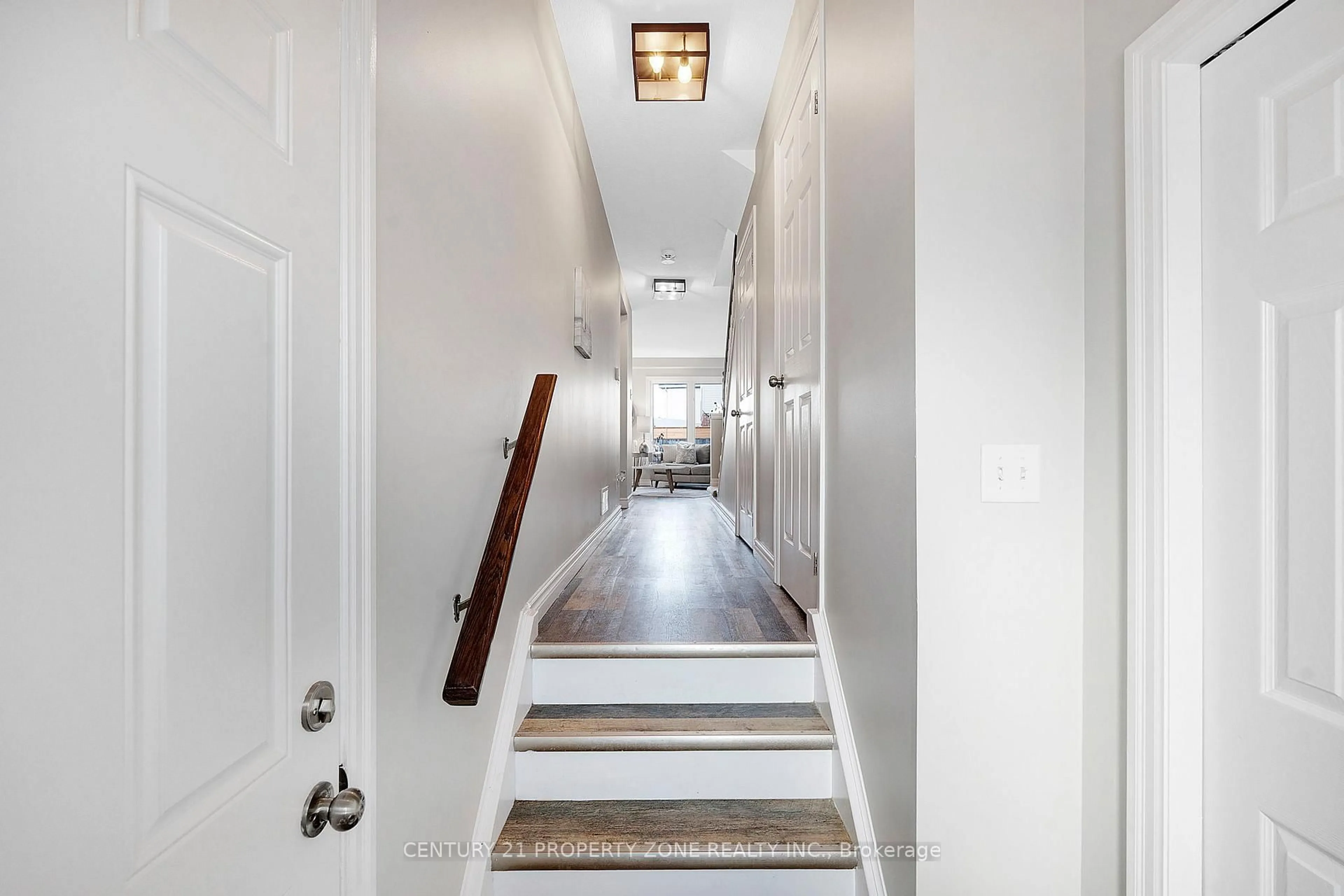 Indoor entryway for 525 Banffshire Cres, Kitchener Ontario N2R 1W8