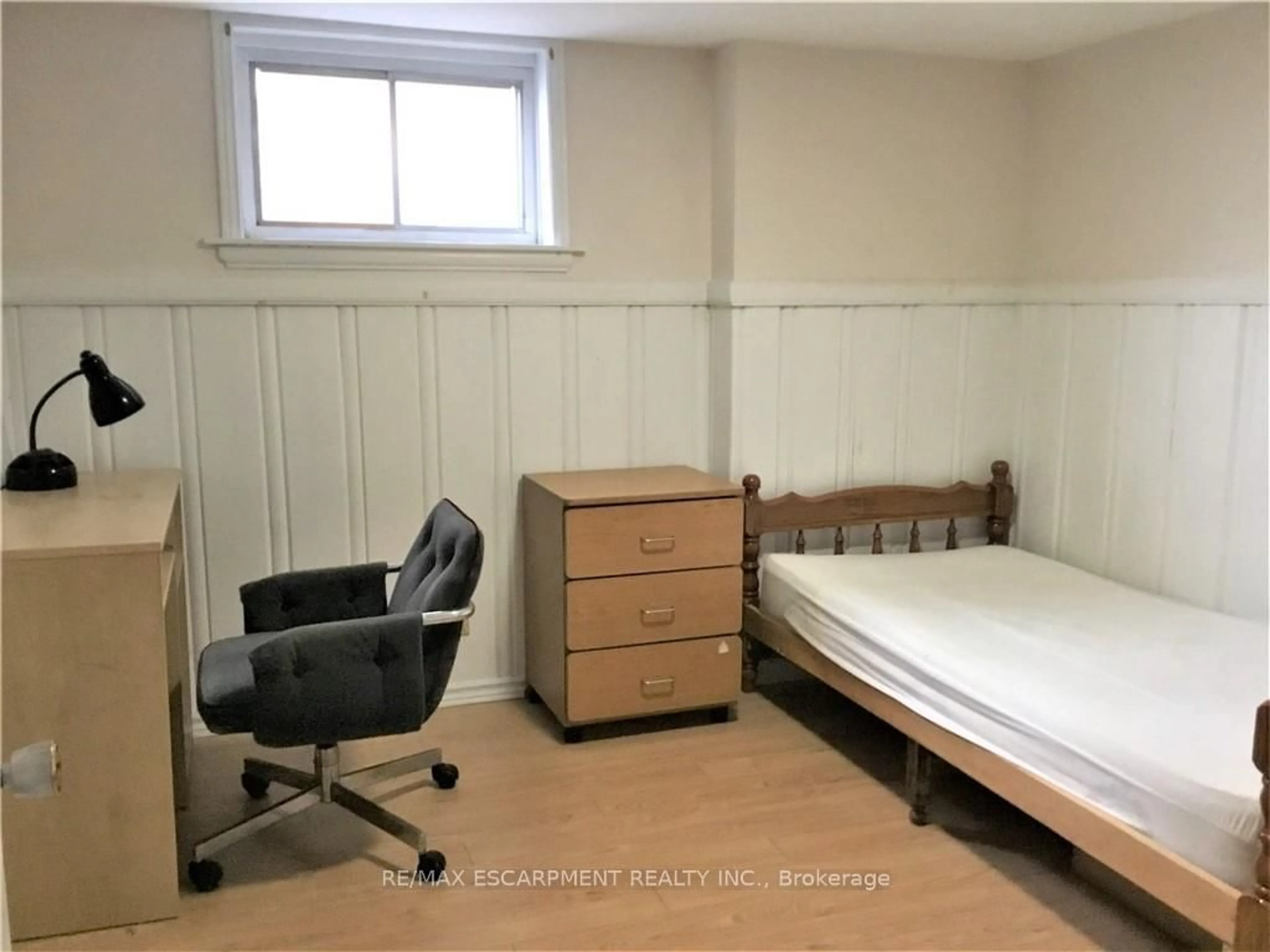 A pic of a room for 156 Bond St, Hamilton Ontario L8S 1T2