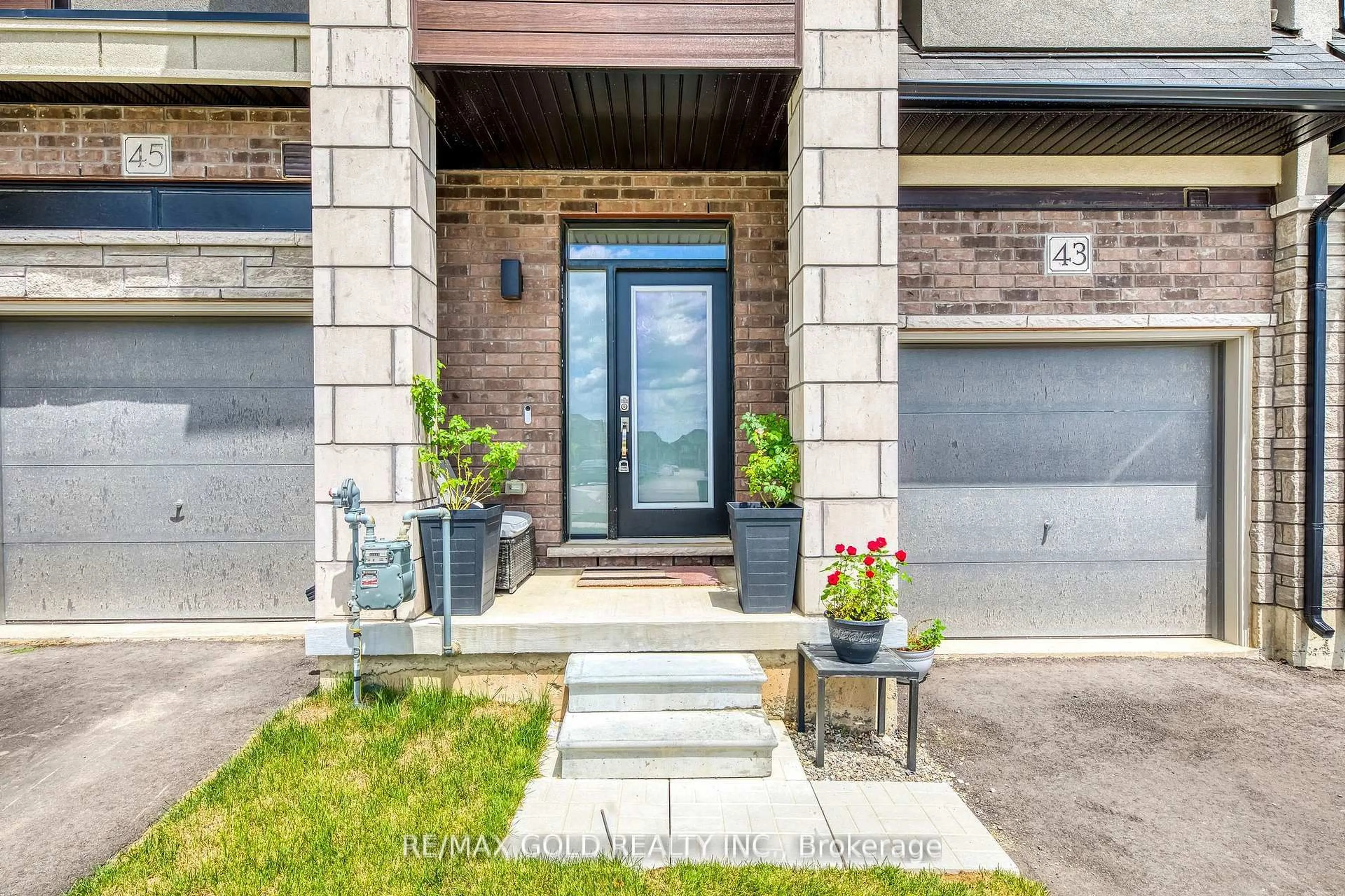 Indoor entryway for 43 George Brier Dr, Brant Ontario N3L 0L8