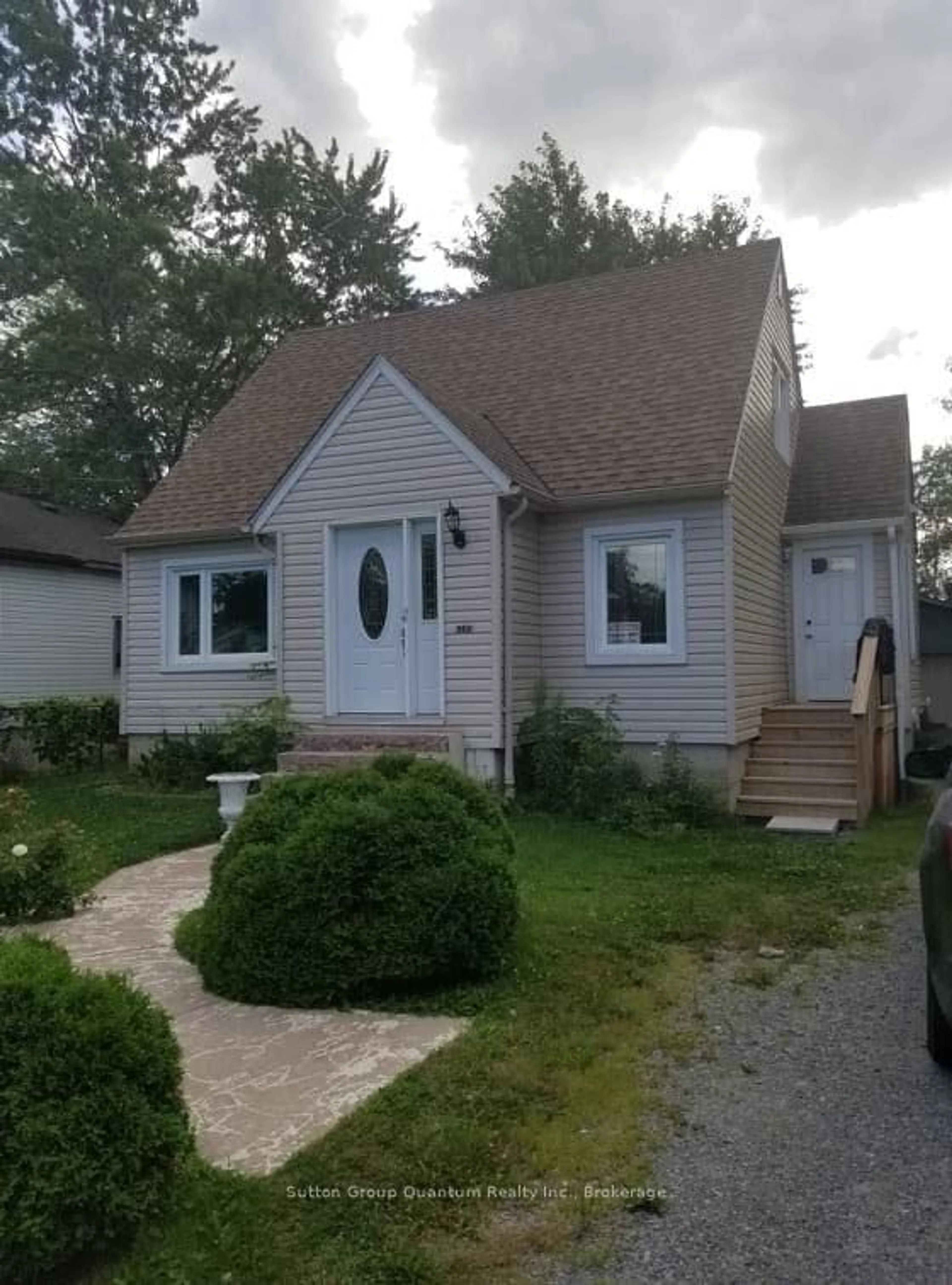 Home with vinyl exterior material, street for 6189 Kister Rd, Niagara Falls Ontario L2E 6X8