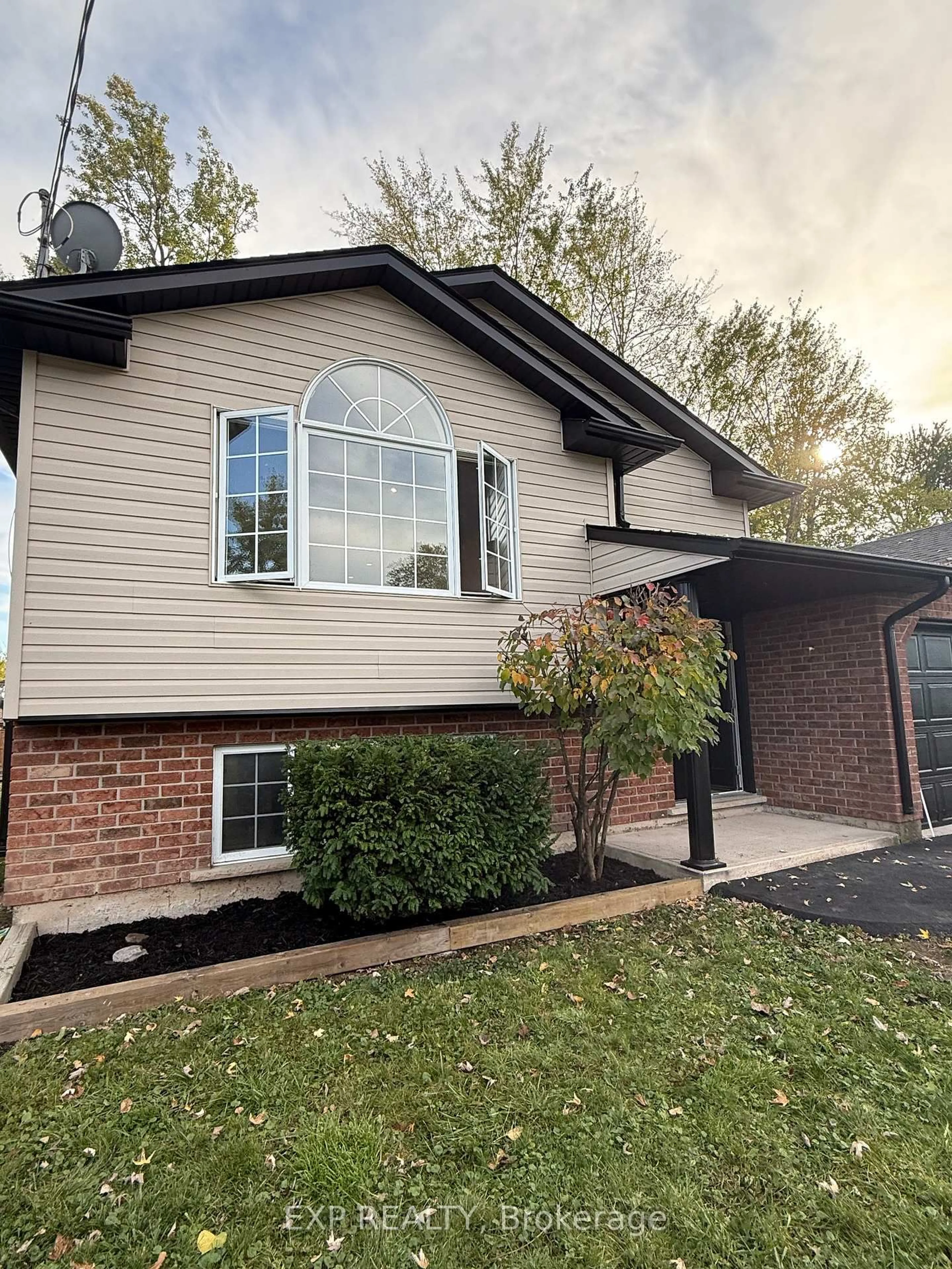 Home with vinyl exterior material, street for 2979 Riselay Ave, Fort Erie Ontario L0S 1N0