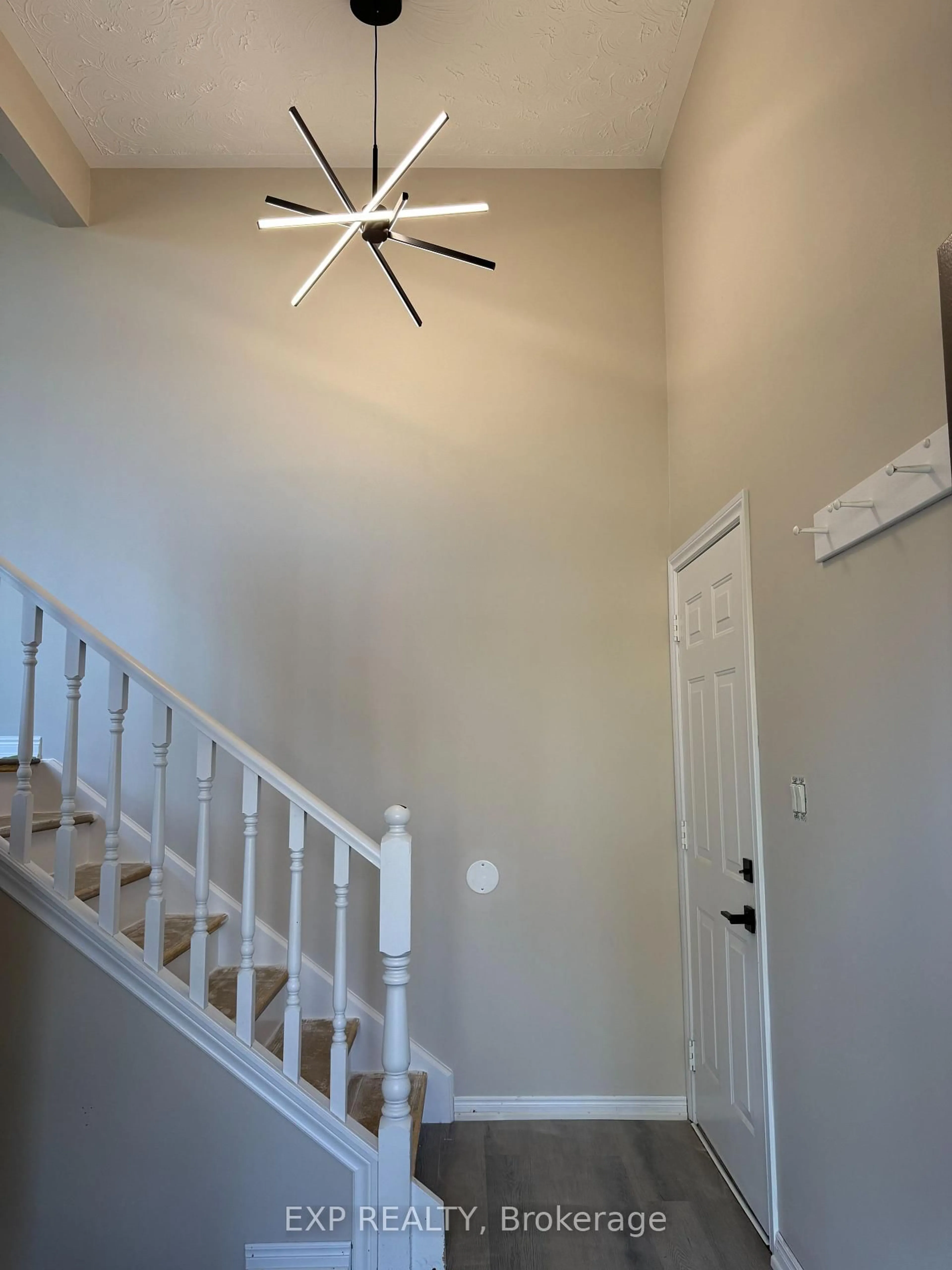 Indoor entryway for 2979 Riselay Ave, Fort Erie Ontario L0S 1N0
