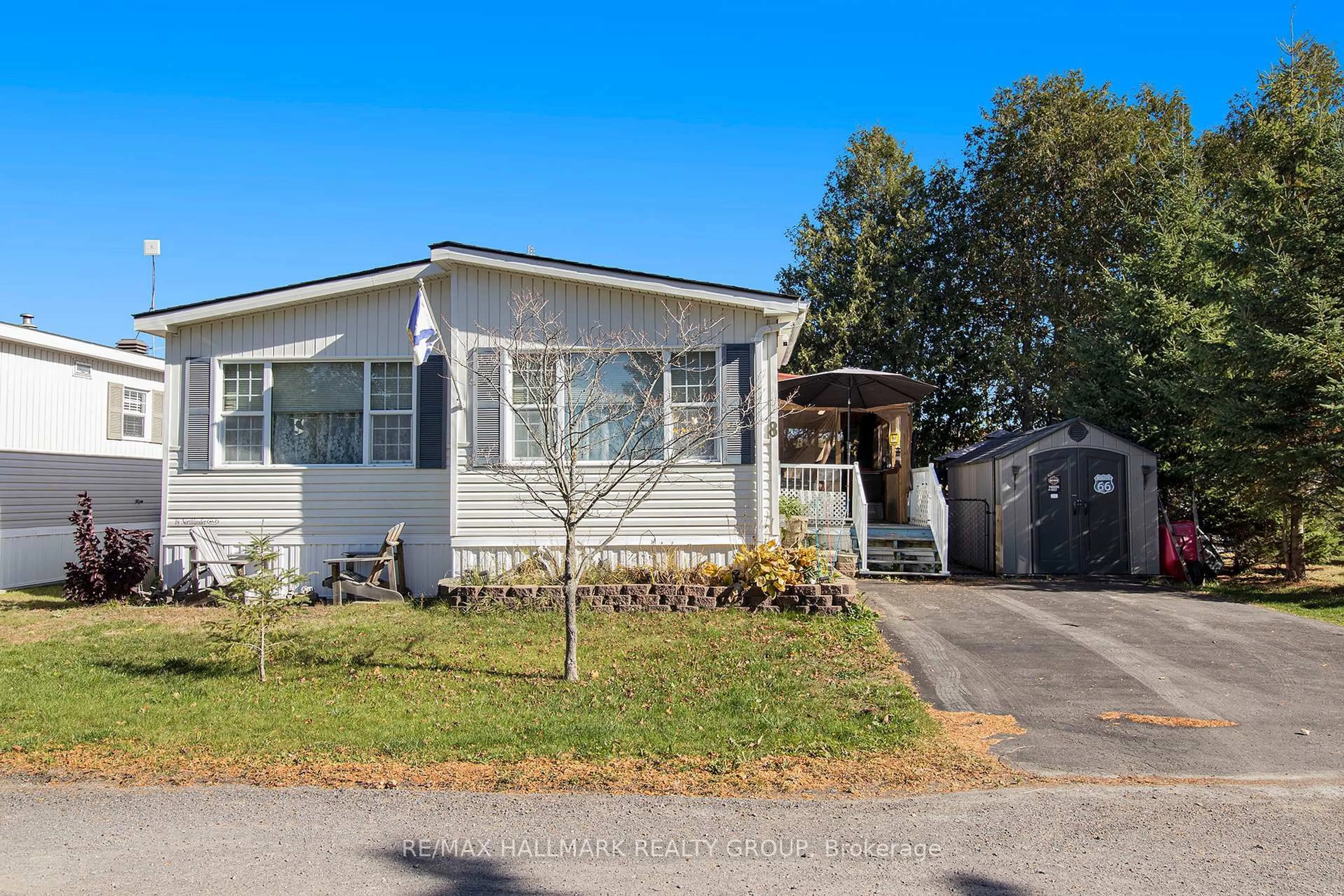 Home with vinyl exterior material, street for 8 Yvette Private, Ashton Ontario K0A 1B0