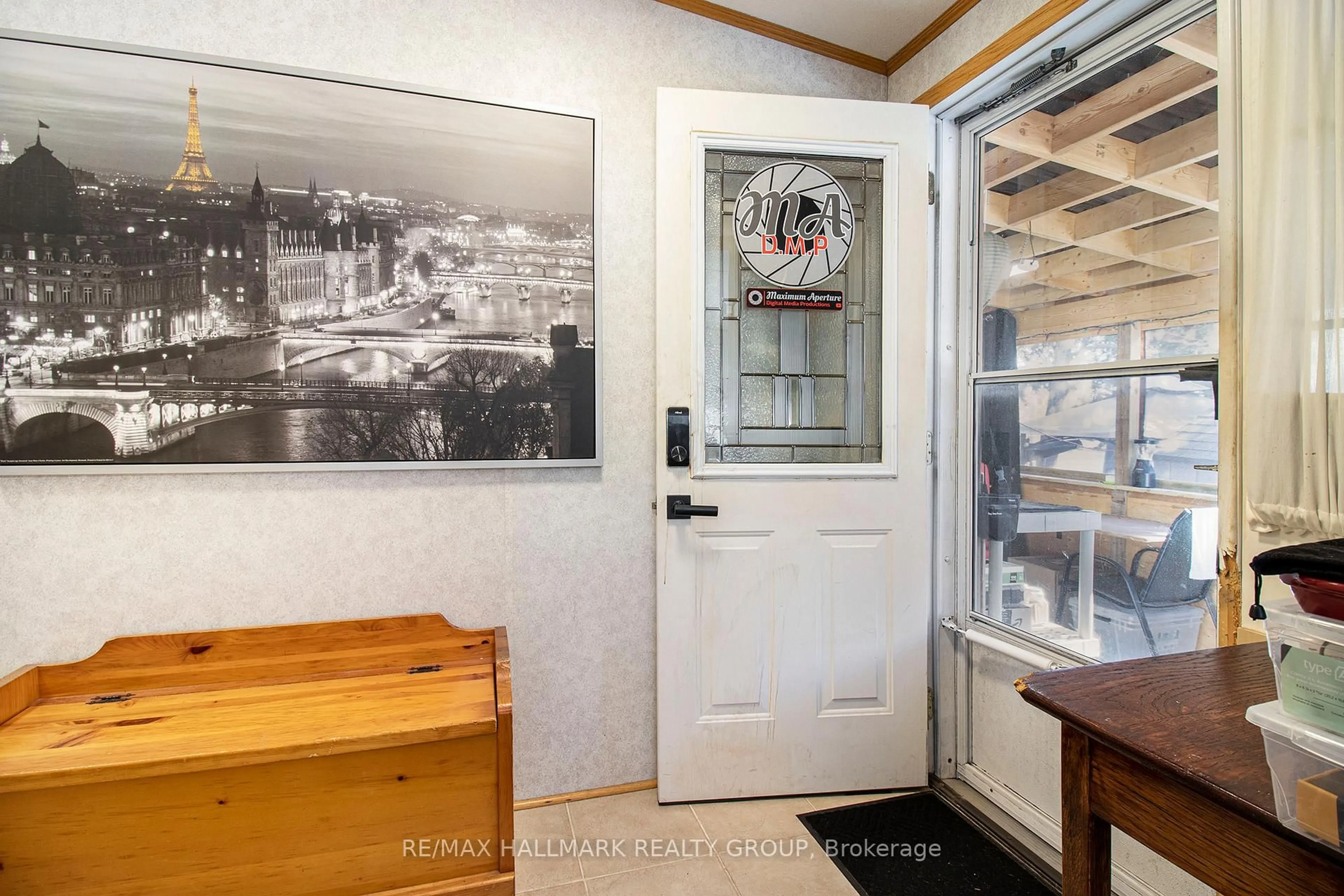 Indoor entryway for 8 Yvette Private, Ashton Ontario K0A 1B0