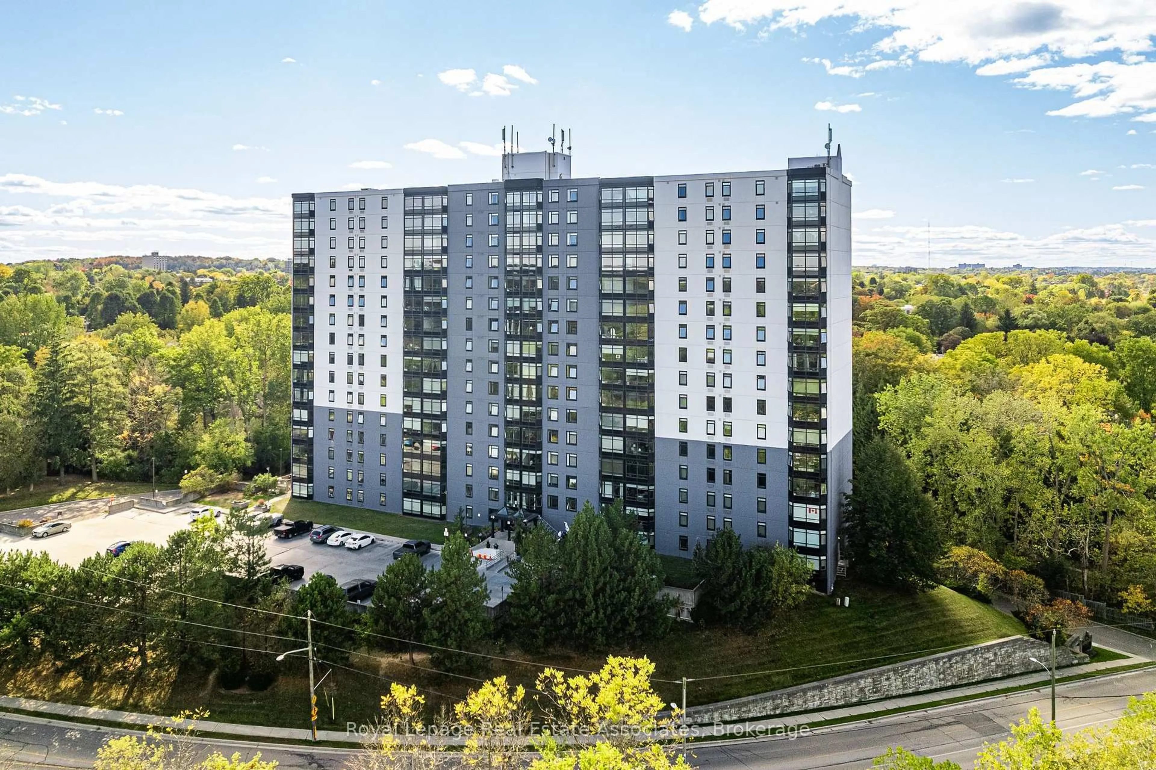 A pic from outside/outdoor area/front of a property/back of a property/a pic from drone, building for 45 POND MILLS Rd #903, London South Ontario N5Z 4W5