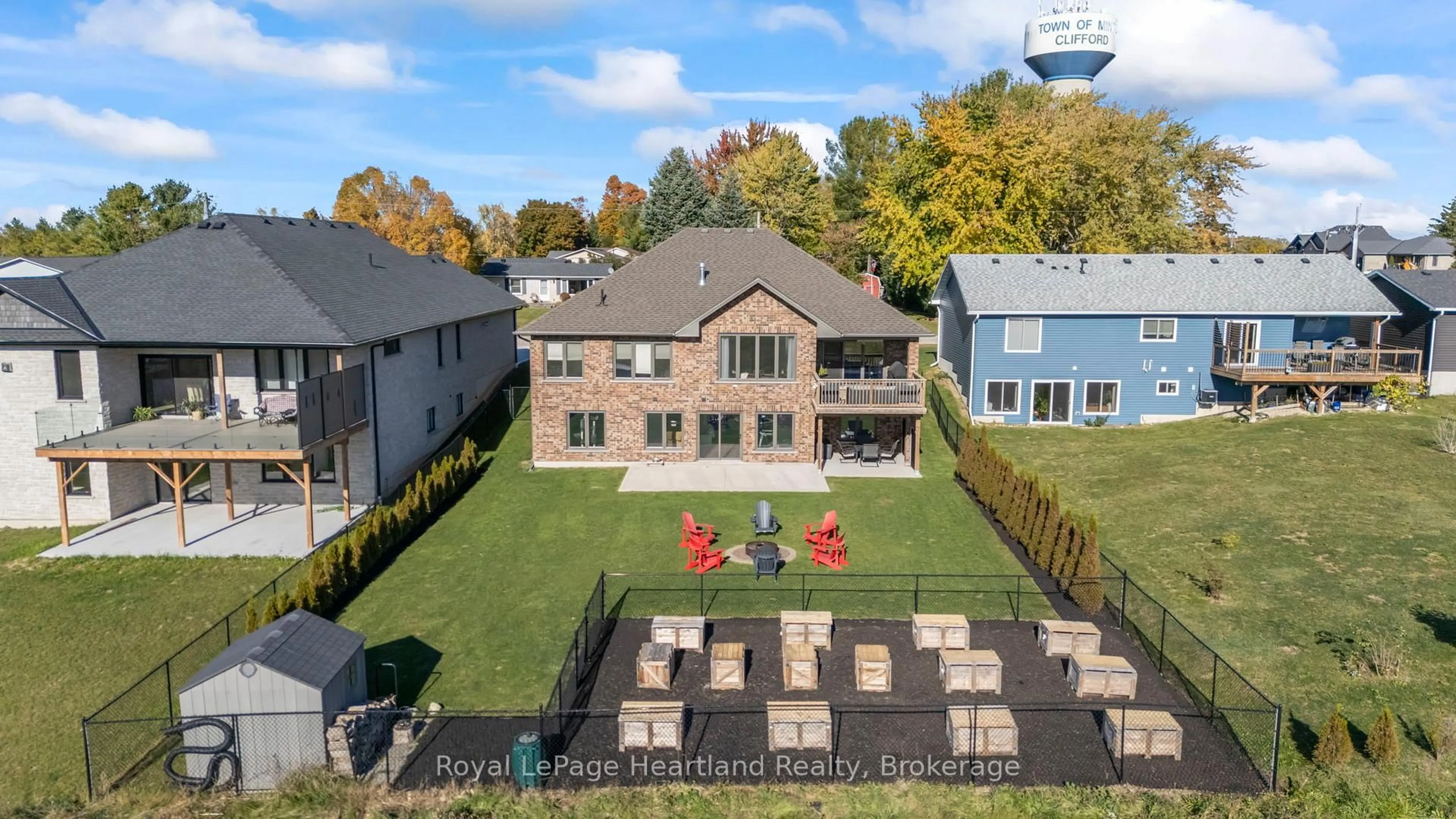 A pic from outside/outdoor area/front of a property/back of a property/a pic from drone, unknown for 18 MINTO St, Minto Ontario N0G 1M0