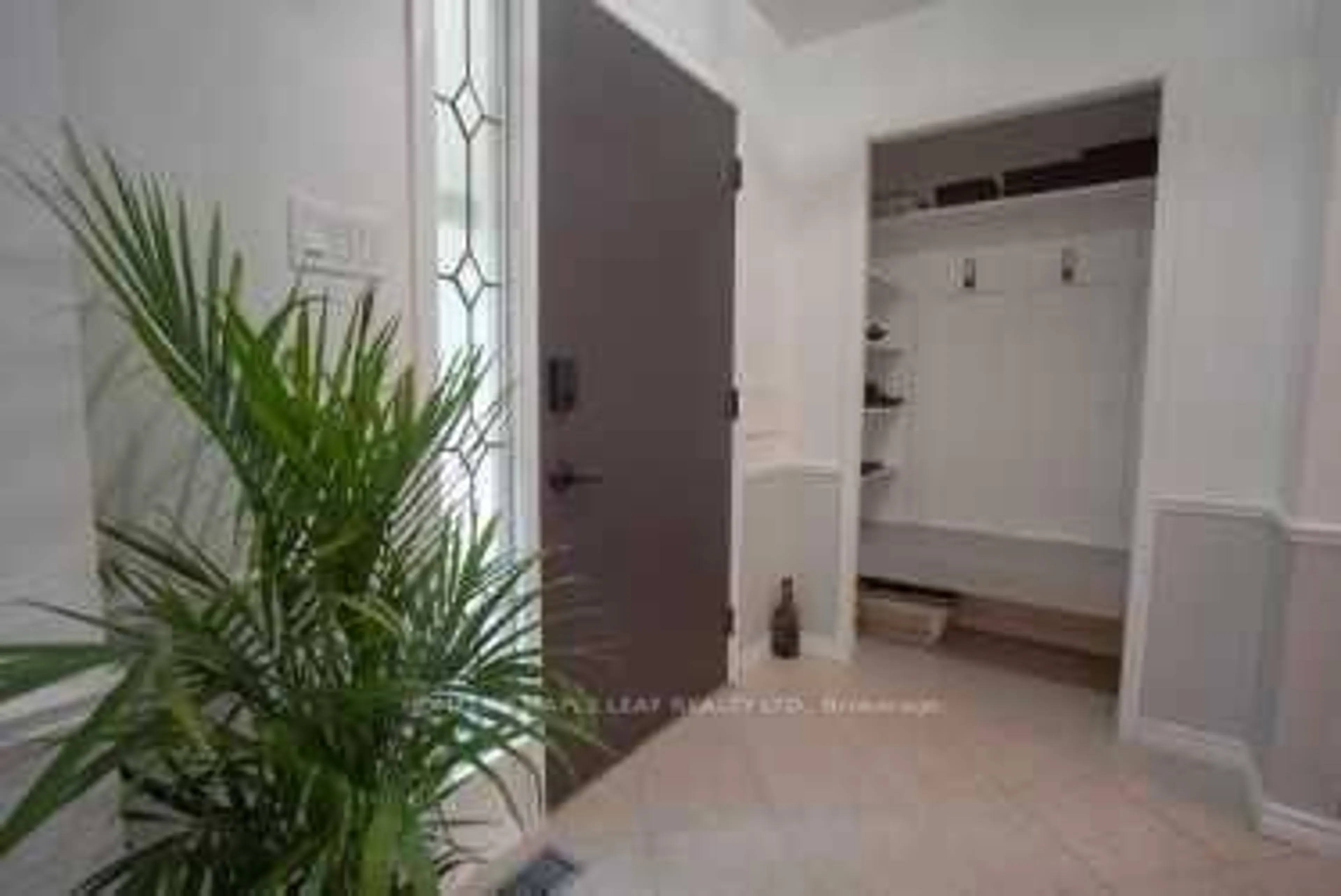 Indoor entryway for 147 Muriel Cres, London South Ontario N6E 2K4