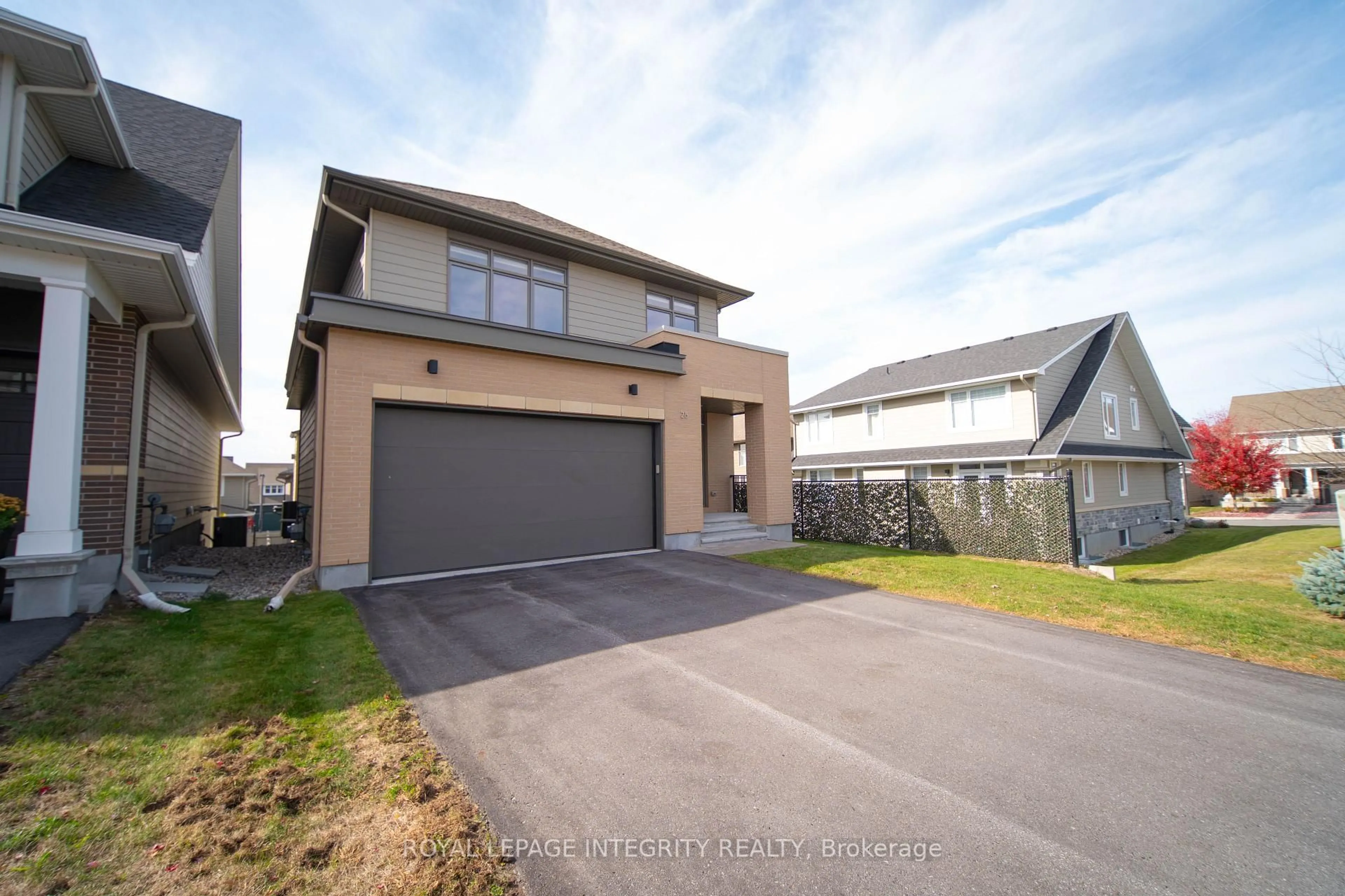 A pic from outside/outdoor area/front of a property/back of a property/a pic from drone, street for 28 Greensand Pl, Ottawa Ontario K2T 0L9
