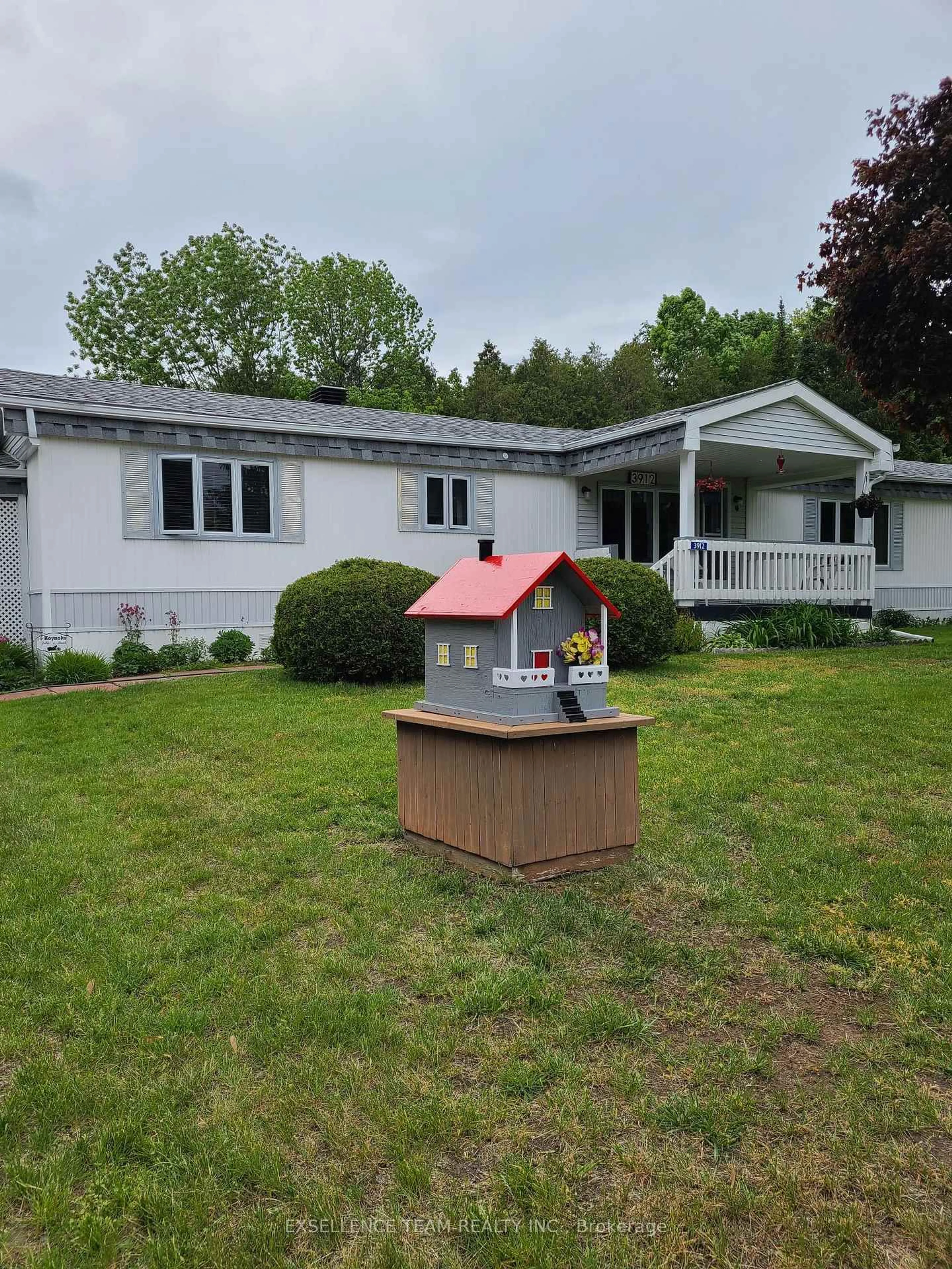 Home with vinyl exterior material, unknown for 3912 Bobby St, North Glengarry Ontario K0C 1A0