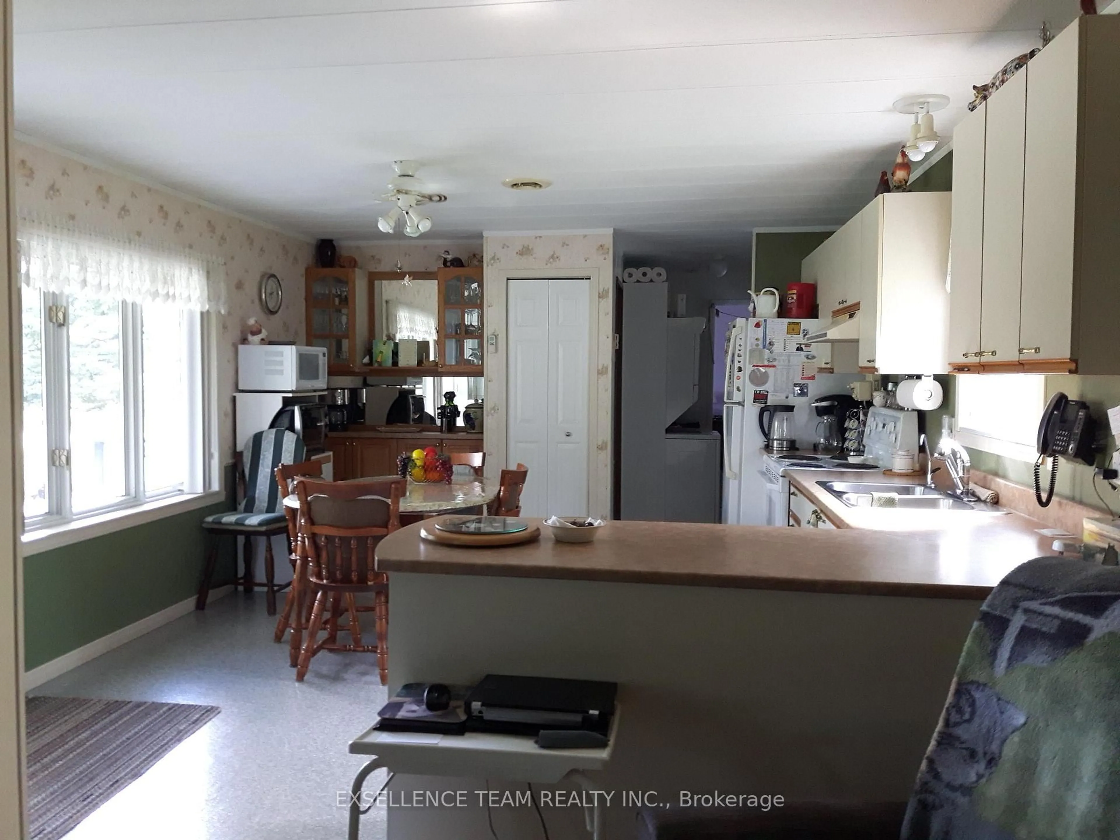 Standard kitchen, unknown for 3912 Bobby St, North Glengarry Ontario K0C 1A0