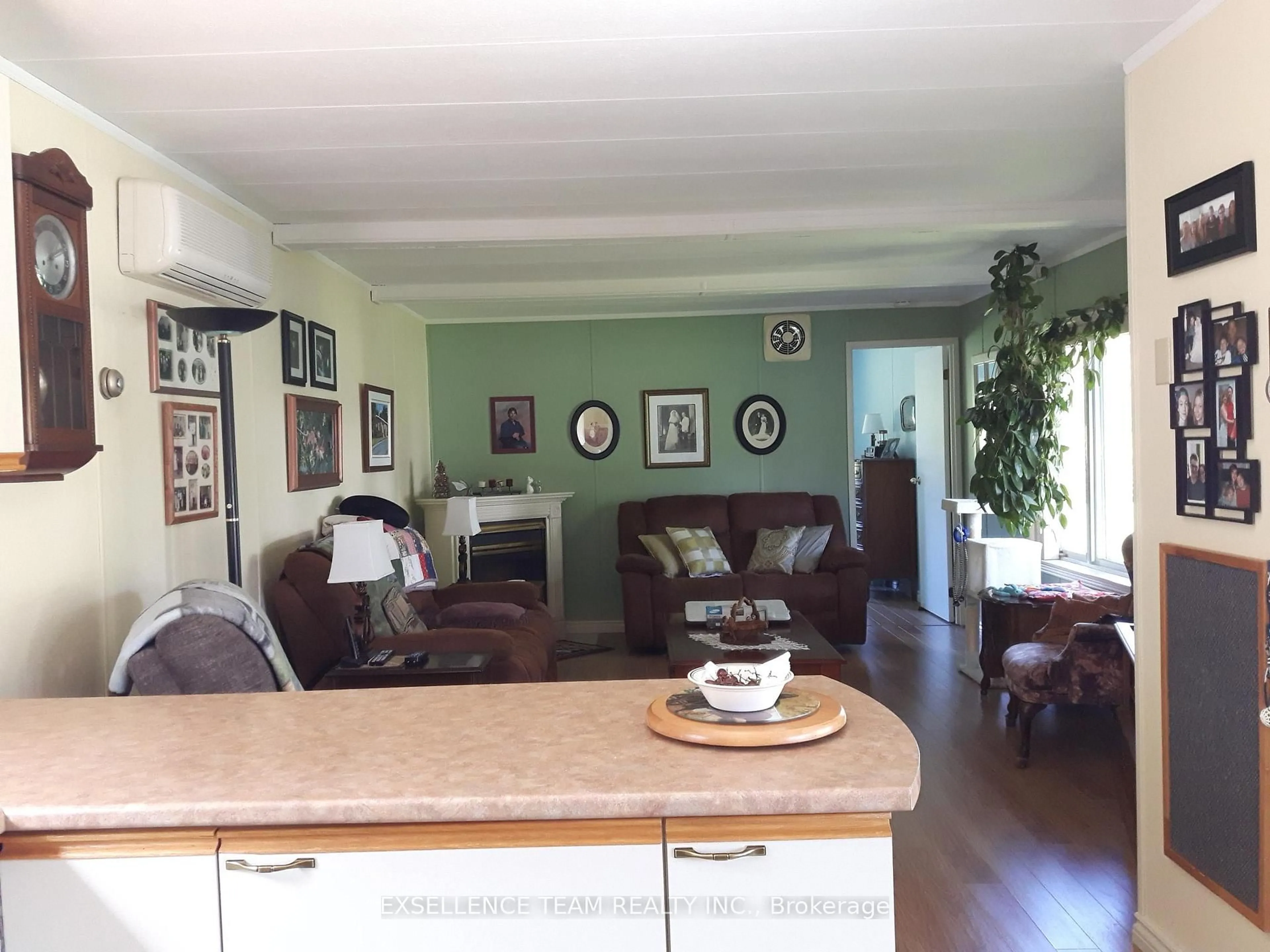 Living room with furniture, unknown for 3912 Bobby St, North Glengarry Ontario K0C 1A0