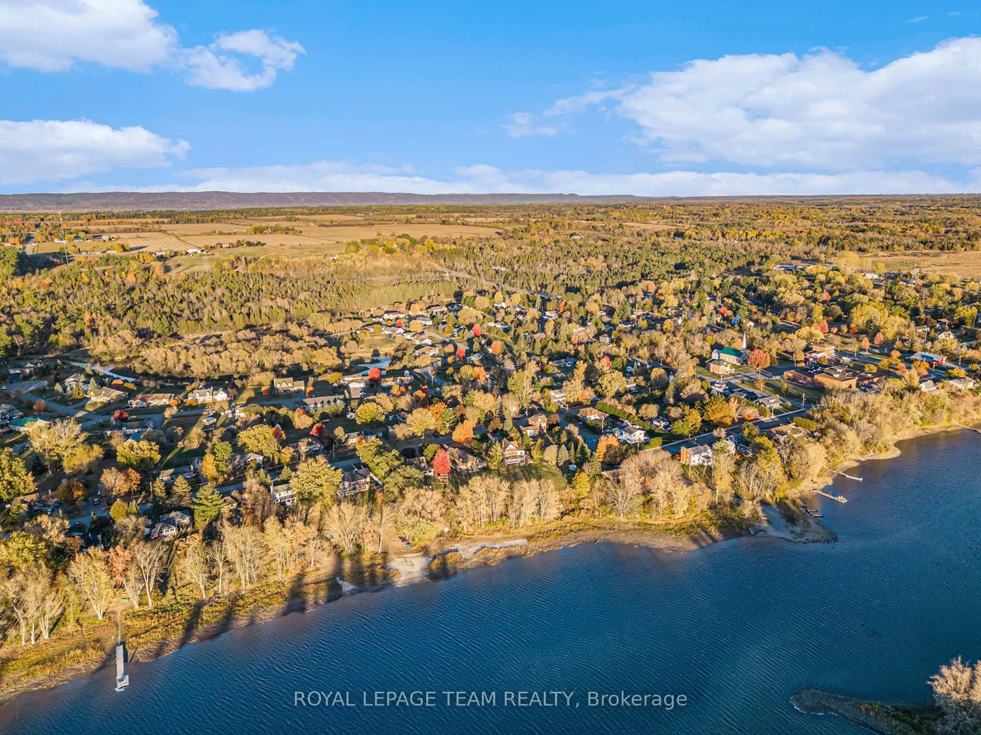 A pic from outside/outdoor area/front of a property/back of a property/a pic from drone, water/lake/river/ocean view for 140 Creek Dr, Fitzroy Harbour Ontario K0A 1X0