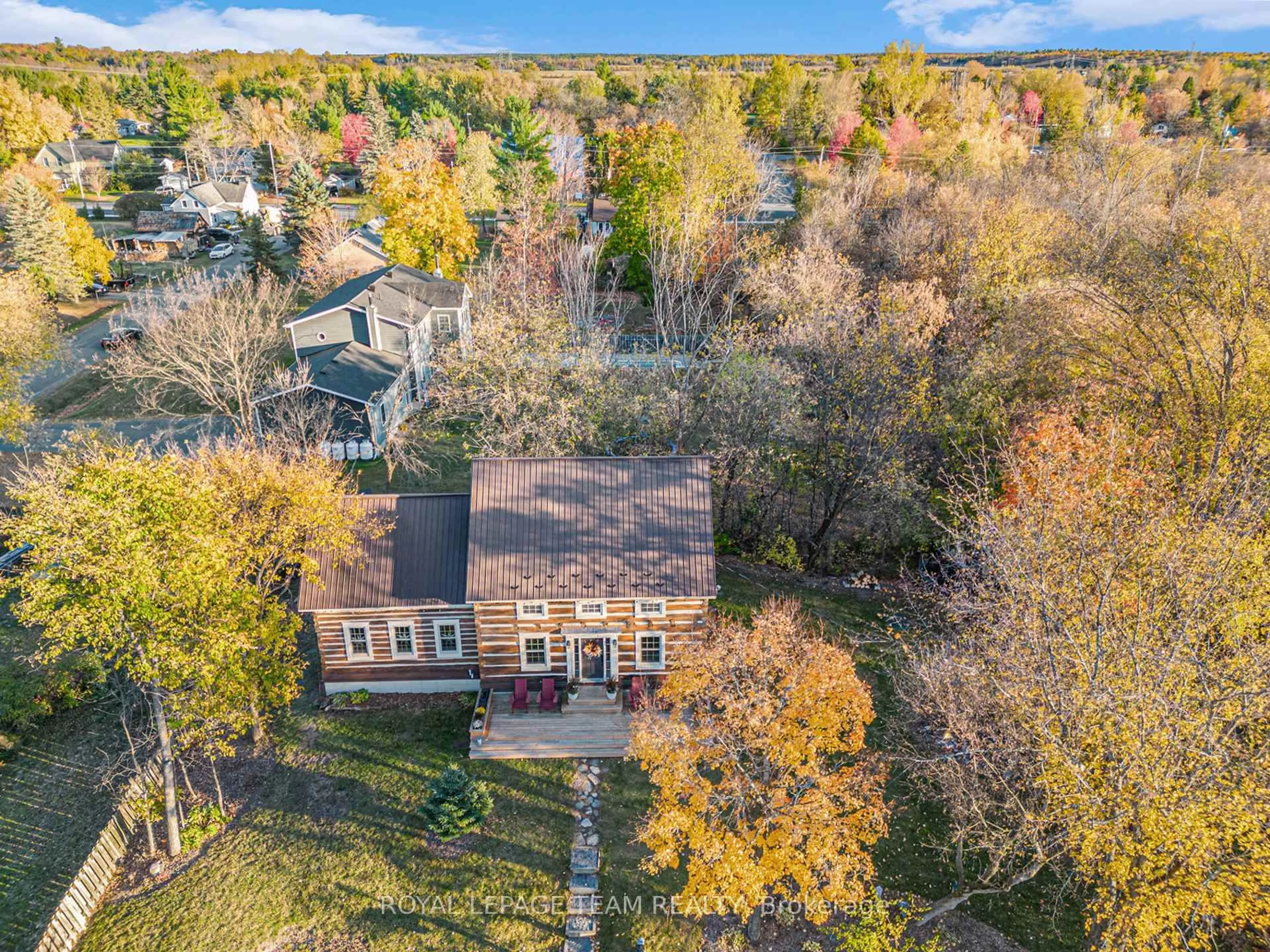 A pic from outside/outdoor area/front of a property/back of a property/a pic from drone, unknown for 140 Creek Dr, Fitzroy Harbour Ontario K0A 1X0