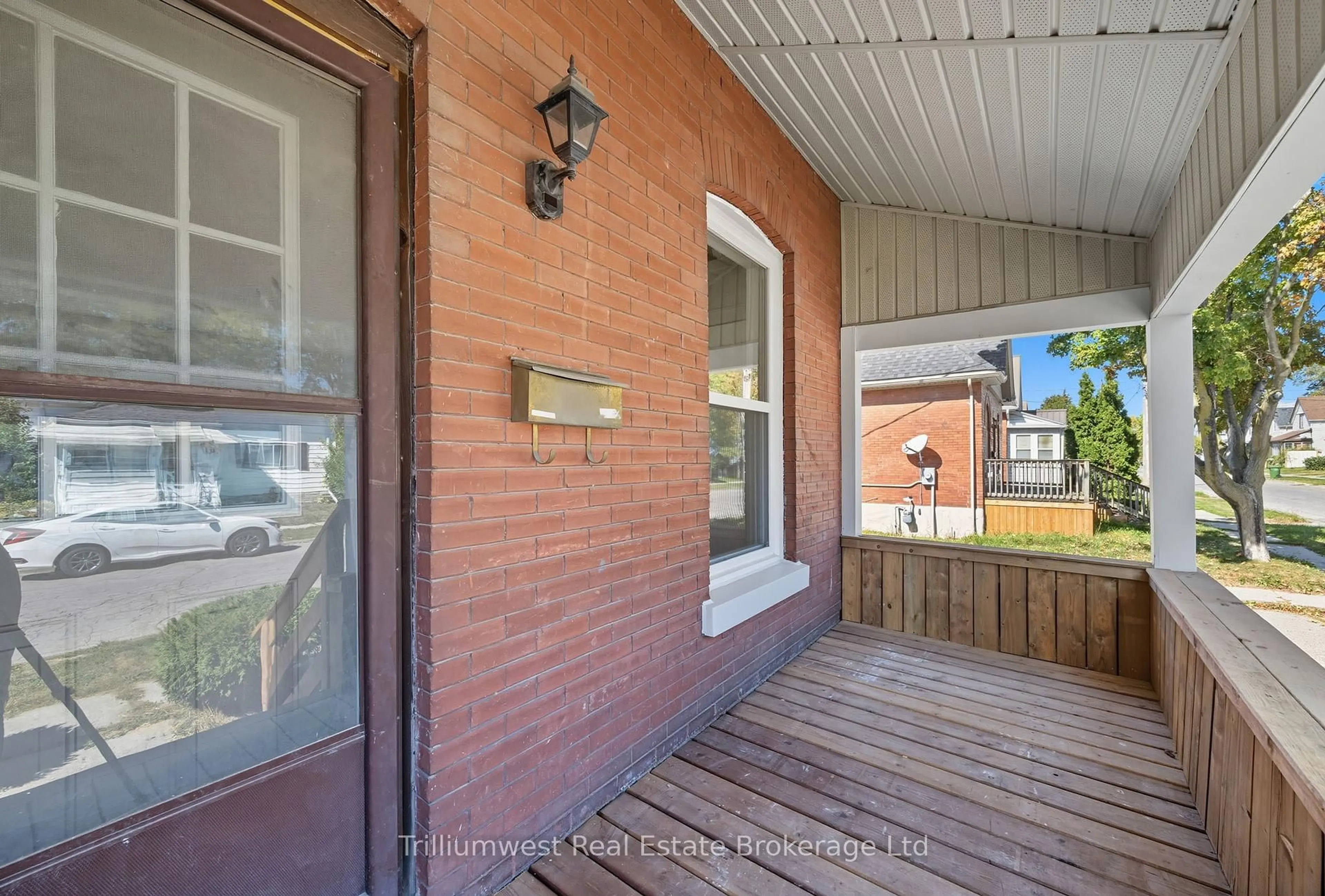 Unknown for 60 1/2 St Catharine St, St. Thomas Ontario N5P 2W1