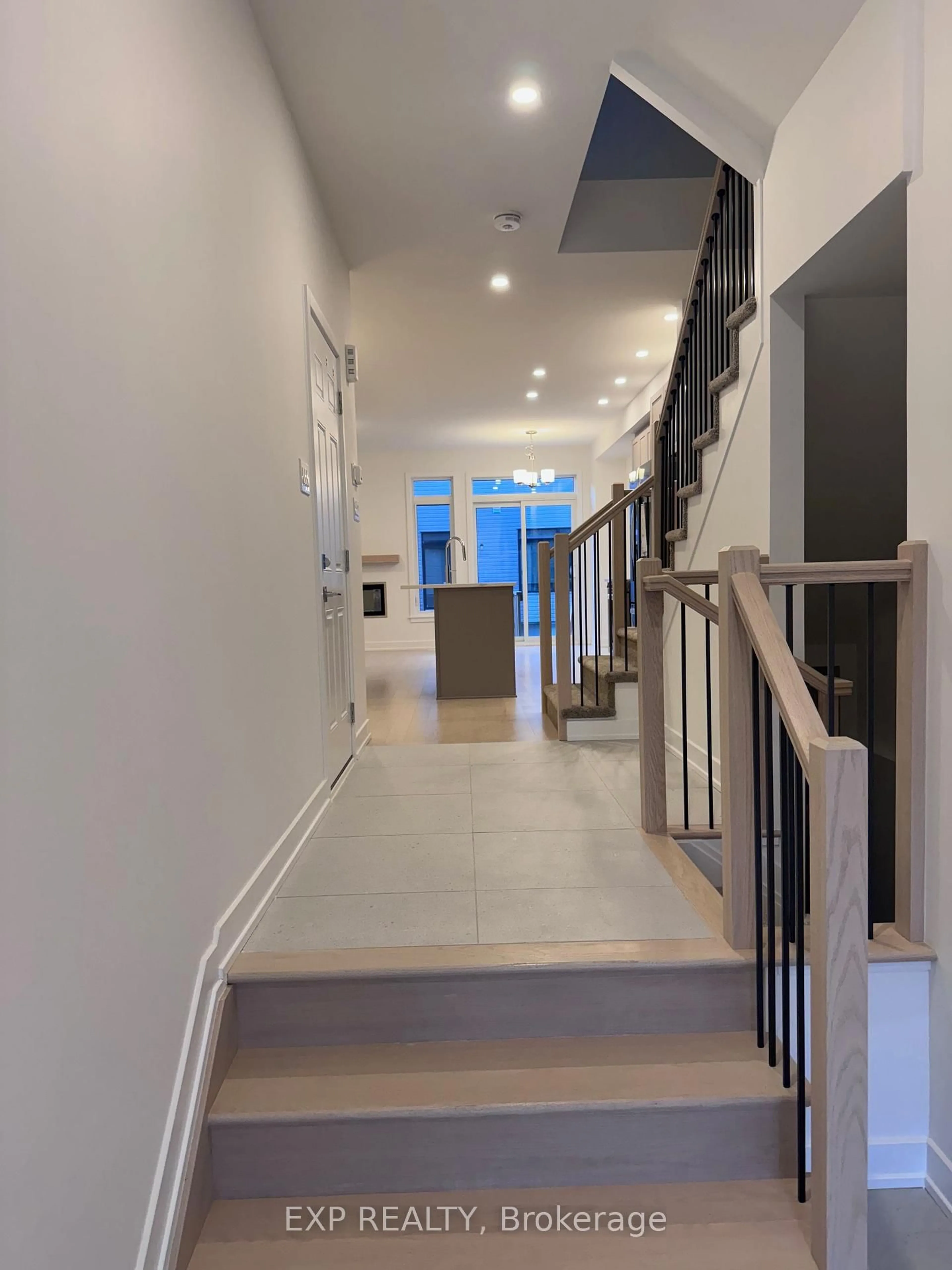 Indoor foyer for 130 Sencha Terr, Barrhaven Ontario K2J 6Z2