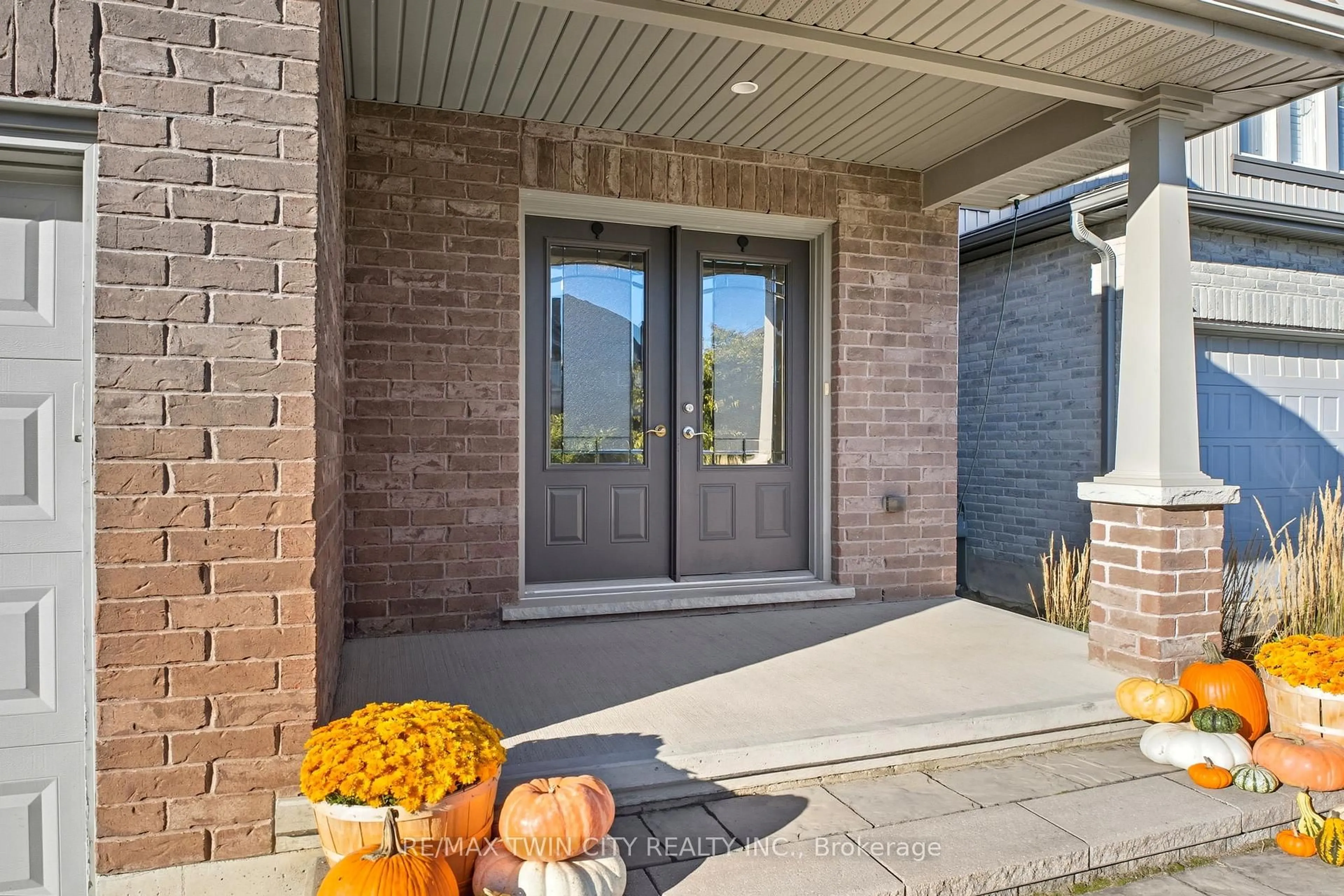 Indoor entryway for 15 Yarington Dr, Brantford Ontario N3T 0G2