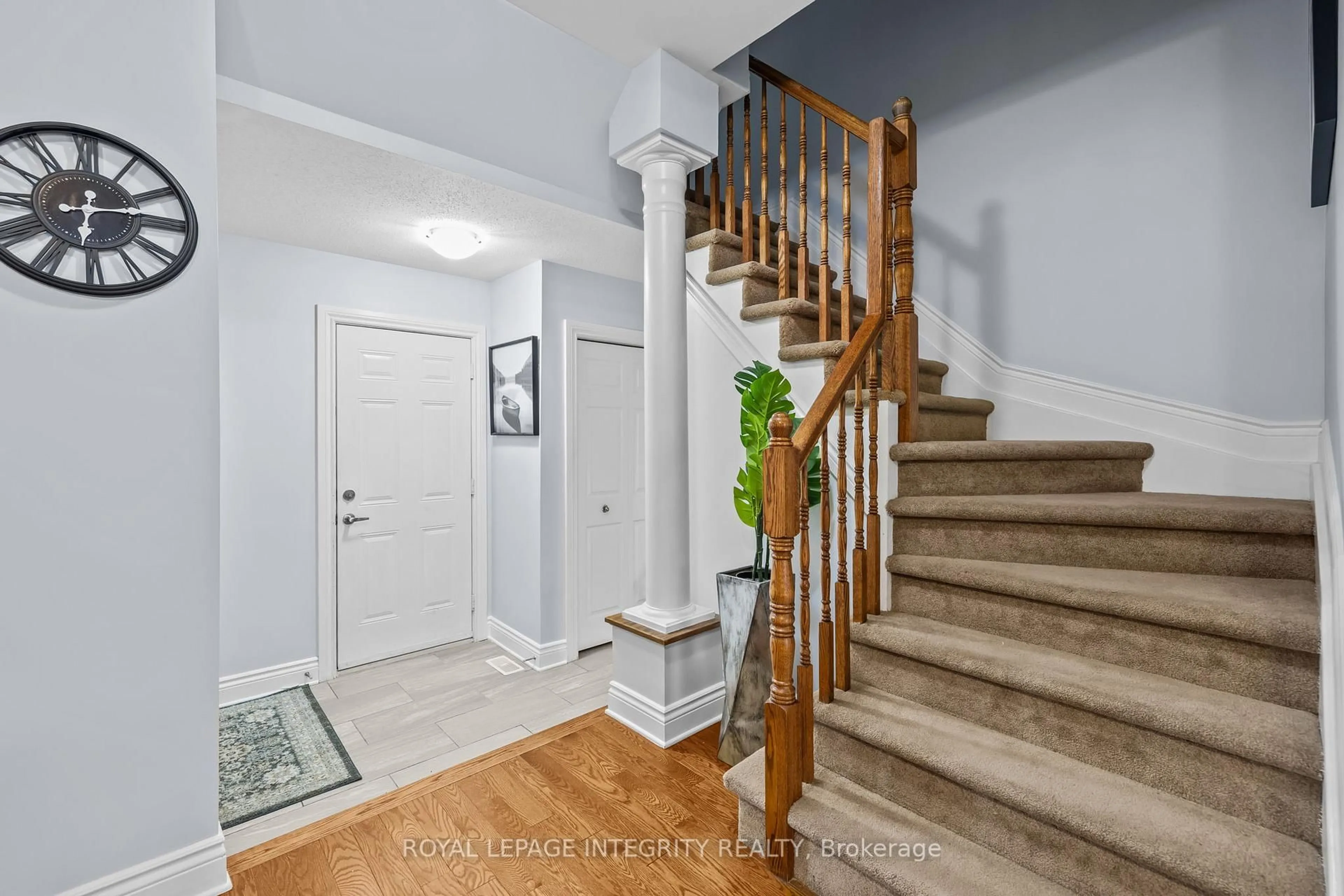 Indoor entryway for 31 Desmond Trudeau St, Arnprior Ontario K7S 3G9