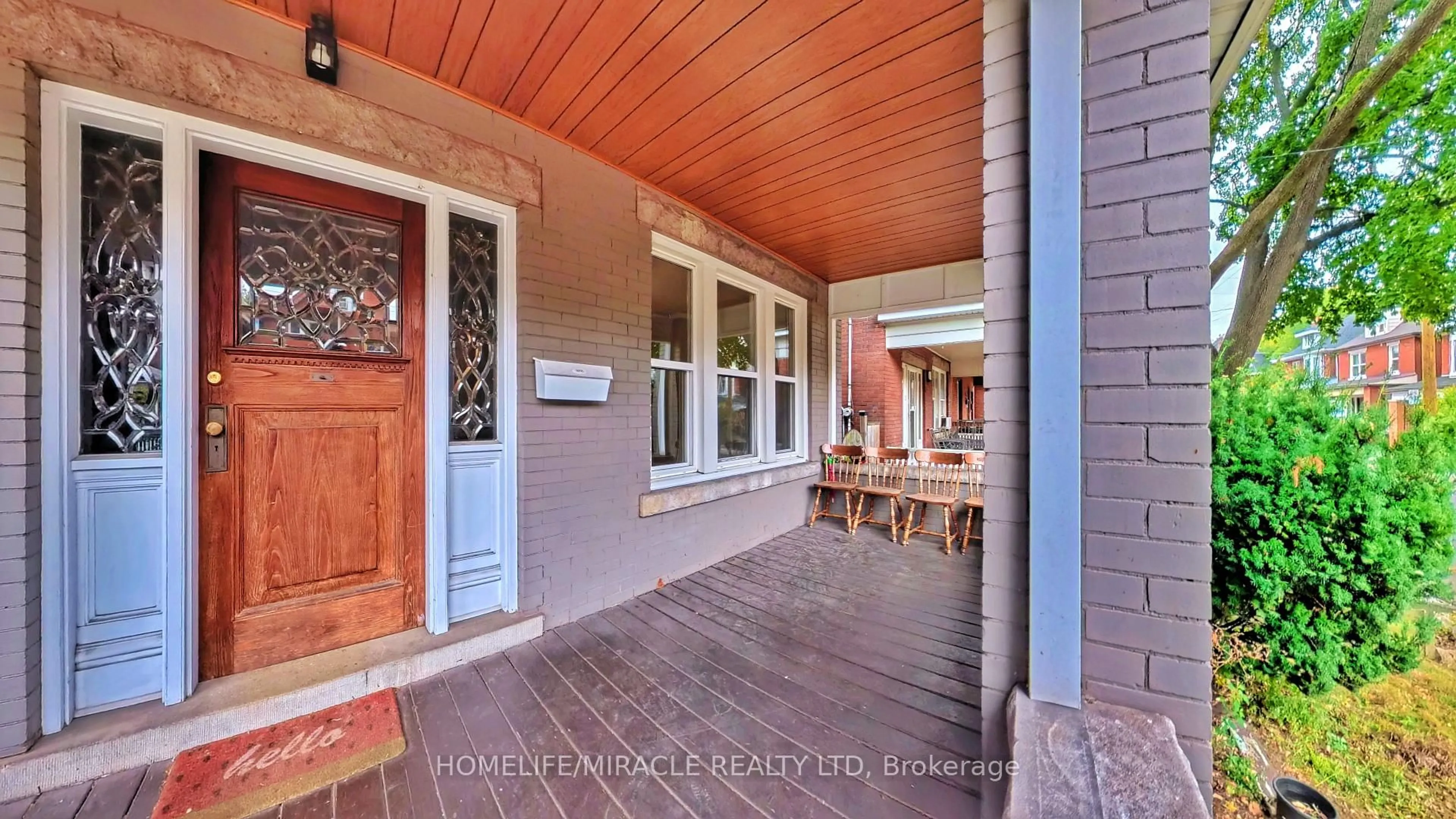 Indoor entryway for 25 Spadina Ave, Hamilton Ontario L8M 2W8