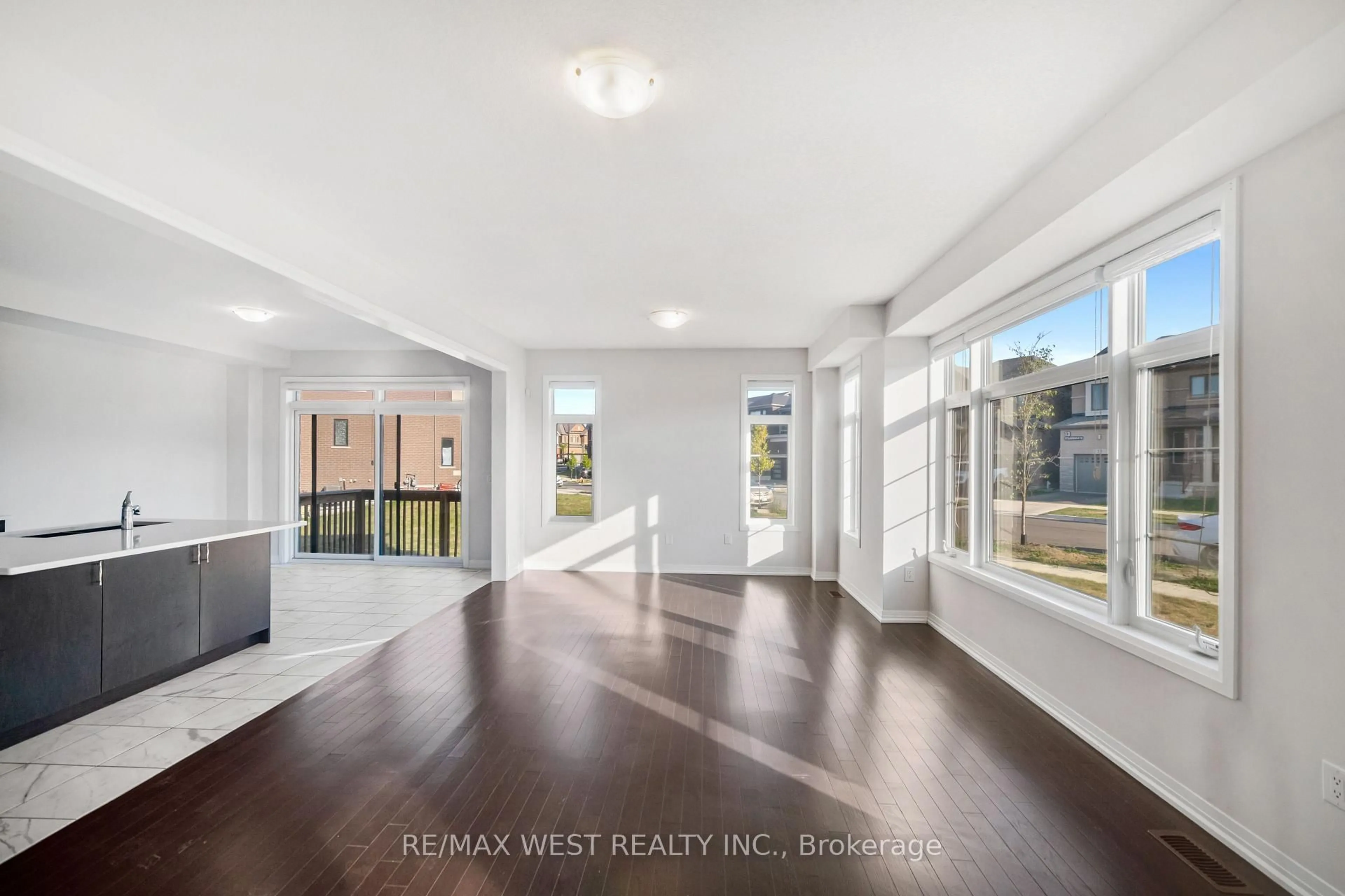 Indoor entryway for 297 Bismark Dr, Cambridge Ontario N1S 0C6